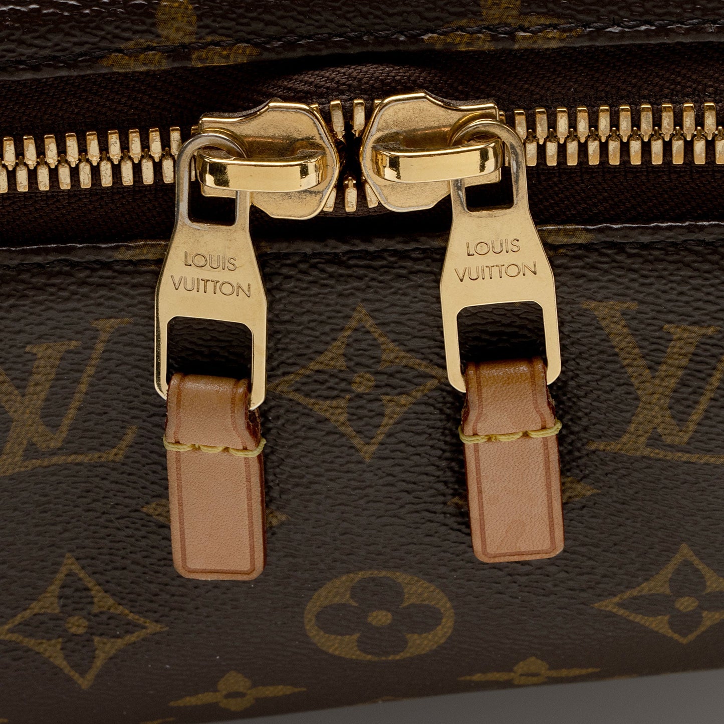 Louis Vuitton Monogram Canvas Sully MM Shoulder Bag (SHF-XGj2gi)