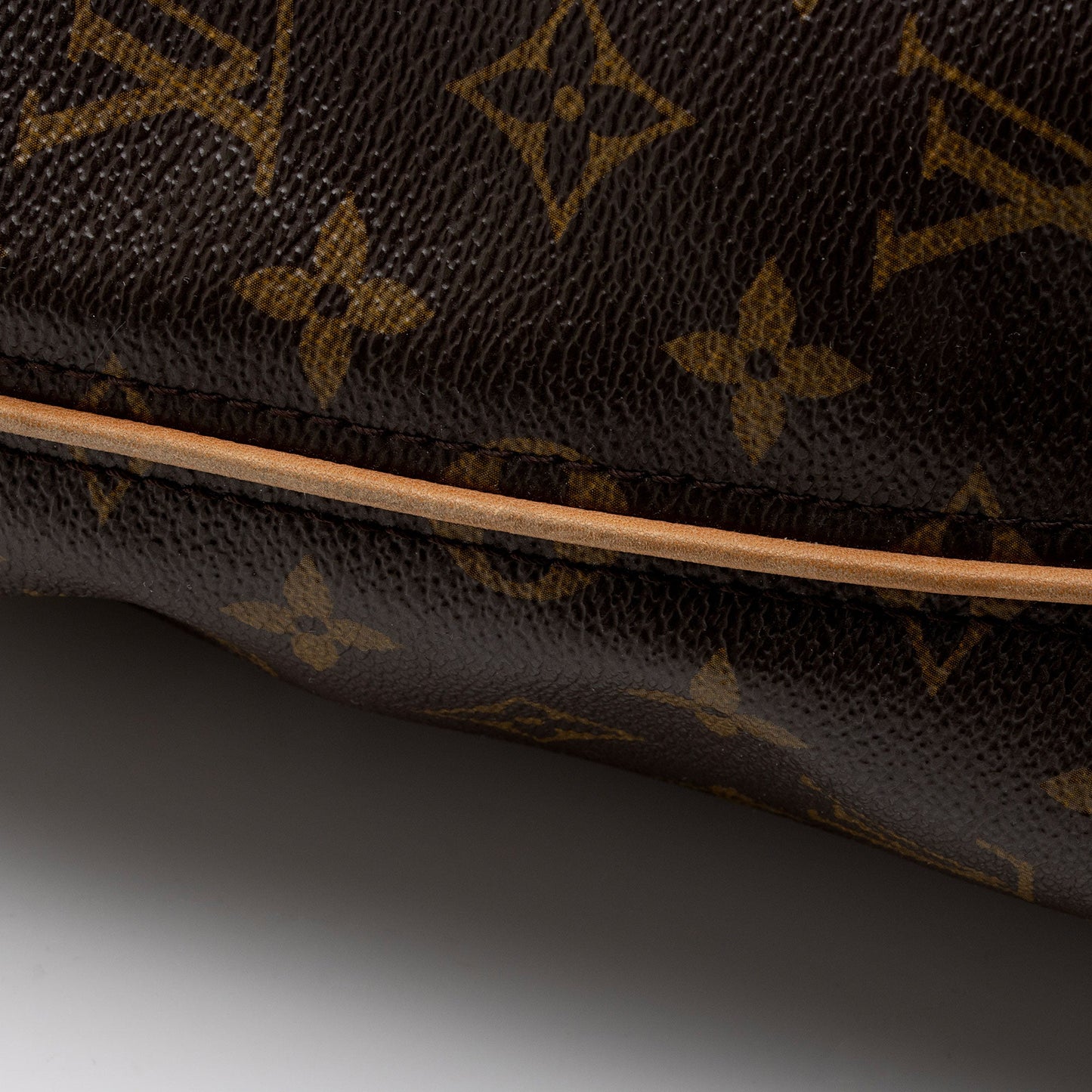 Louis Vuitton Monogram Canvas Sully MM Shoulder Bag (SHF-XGj2gi)