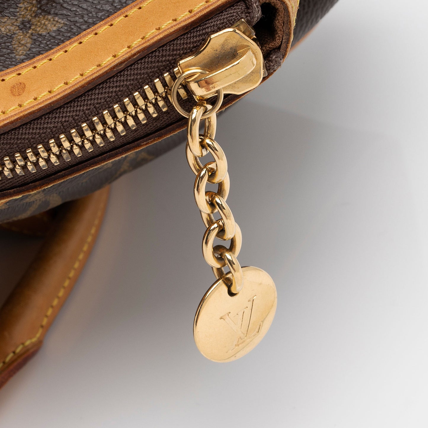 Louis Vuitton Monogram Canvas Tivoli GM Satchel (SHF-G8oUa4)