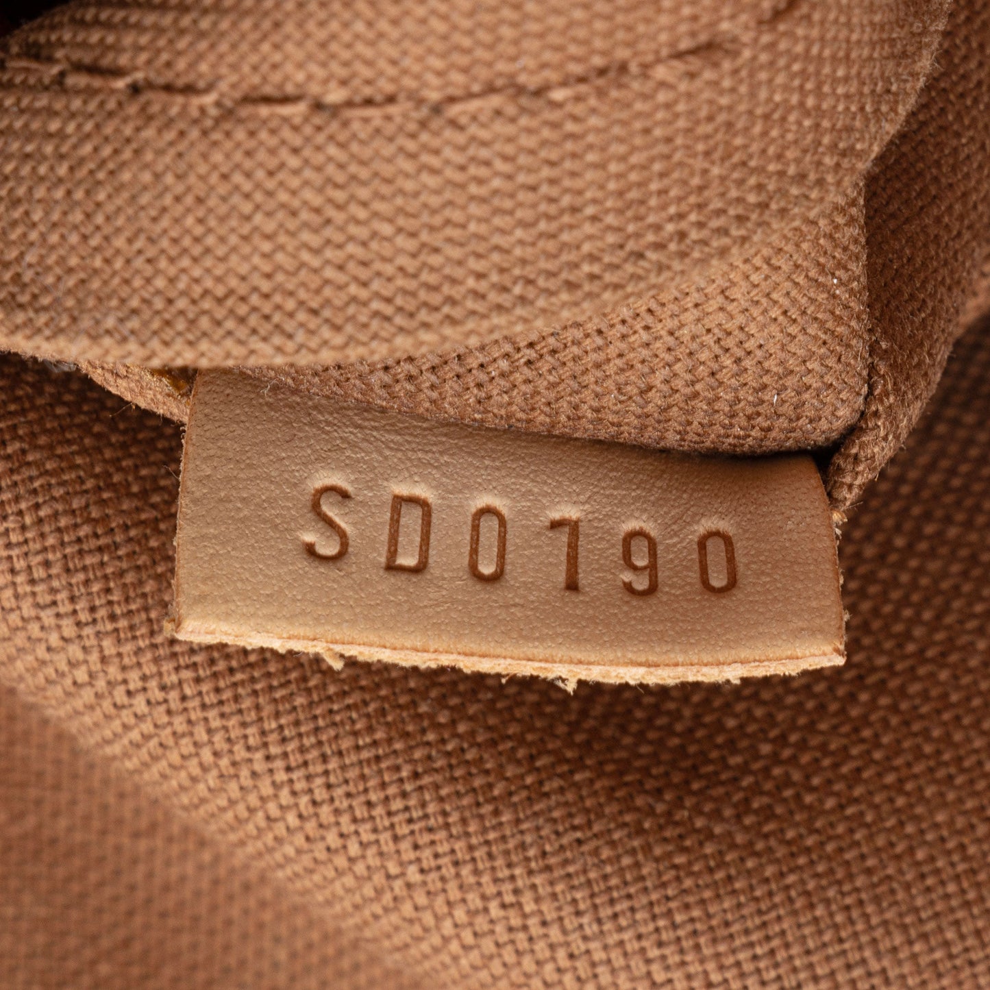 Louis Vuitton Monogram Canvas Tivoli GM Satchel (SHF-pqoj3V)