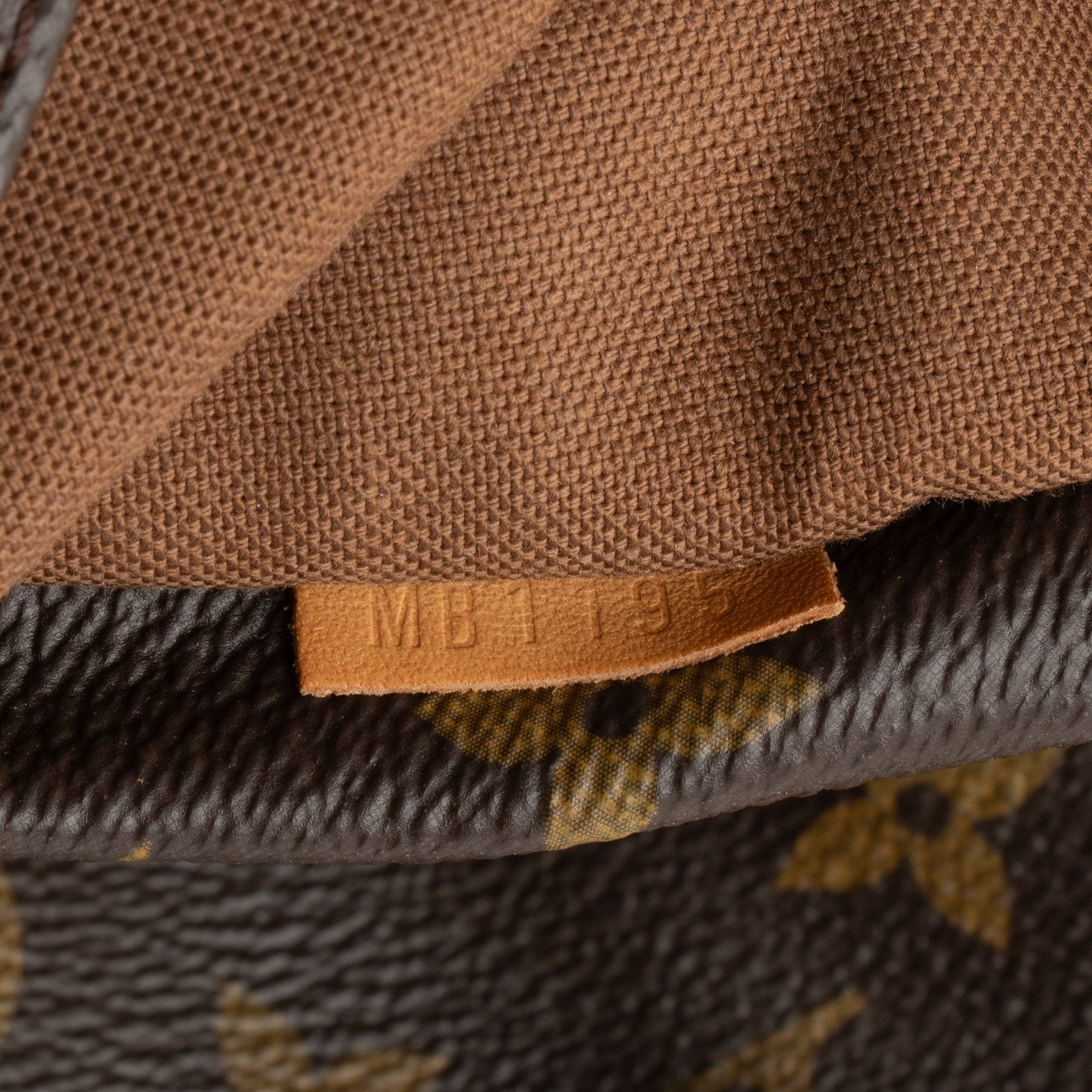 Louis Vuitton Monogram Canvas Totally MM Tote (SHF-SD2bsH)