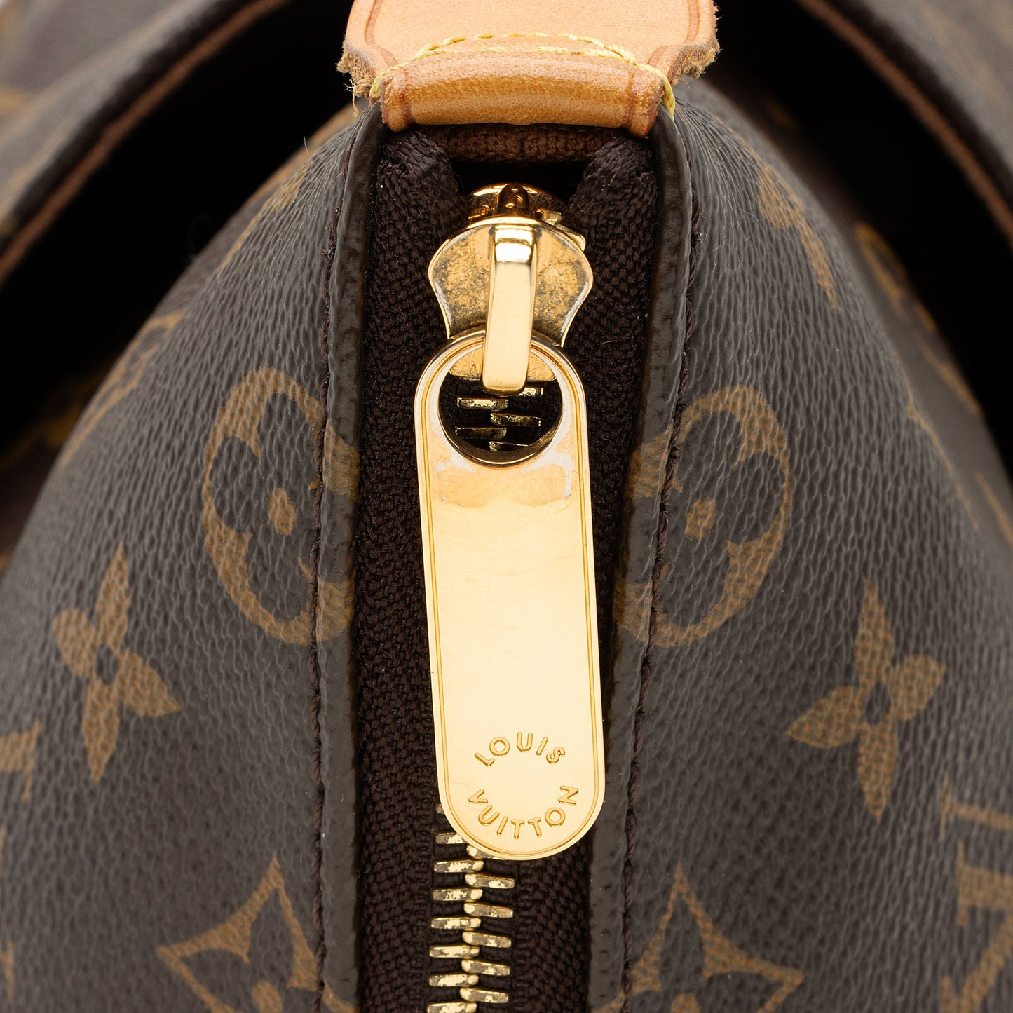 Louis Vuitton Monogram Canvas Totally MM Tote (SHF-hVxzNU)