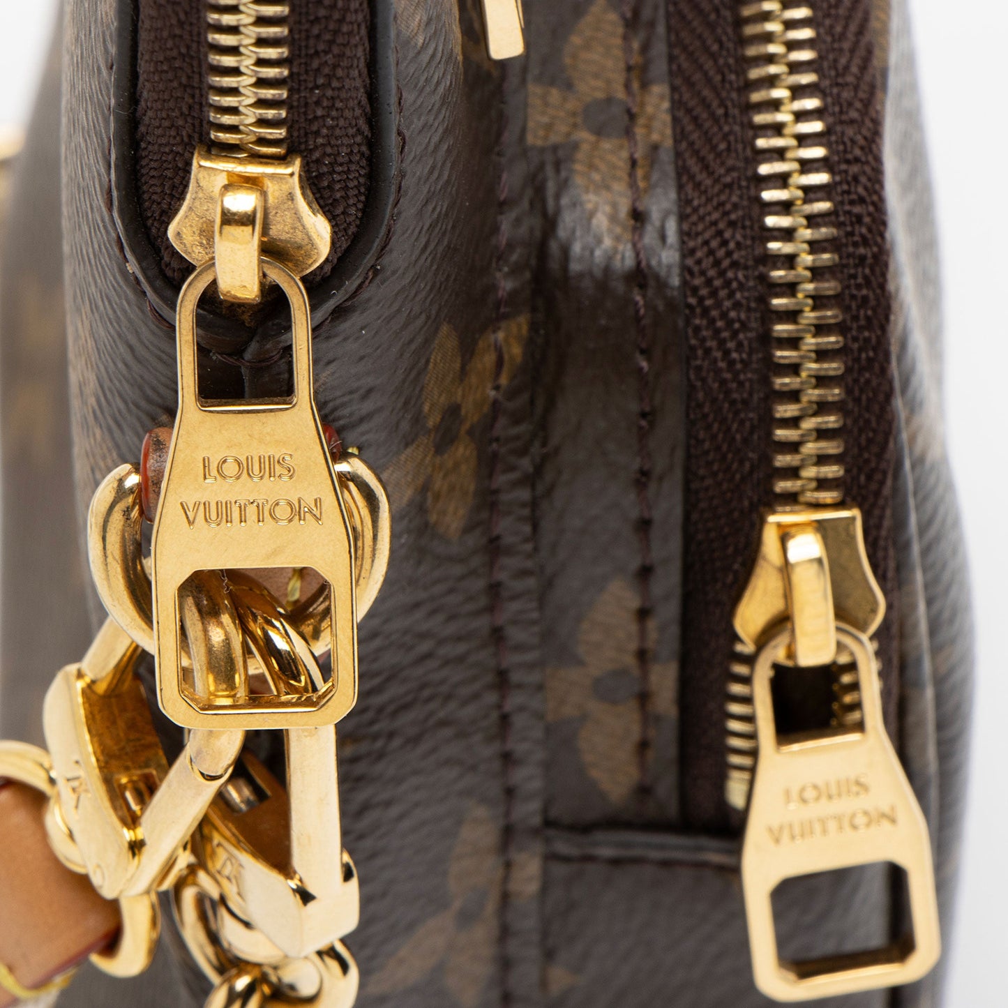 Louis Vuitton Monogram Canvas Utility Phone Sleeve (SHF-Fe3H5e)