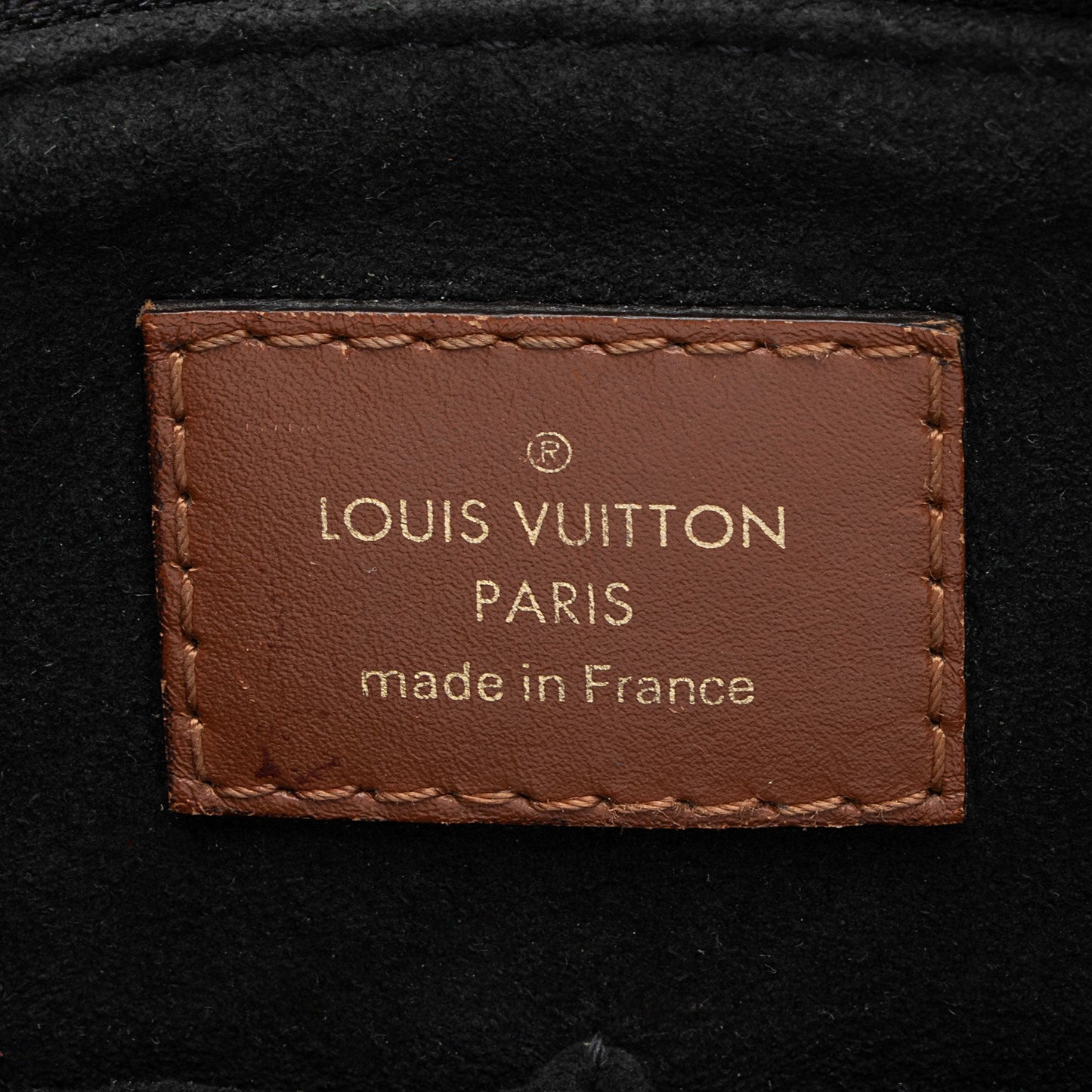 Louis Vuitton Monogram Canvas V Tote BB (SHF-Qq3jnD)
