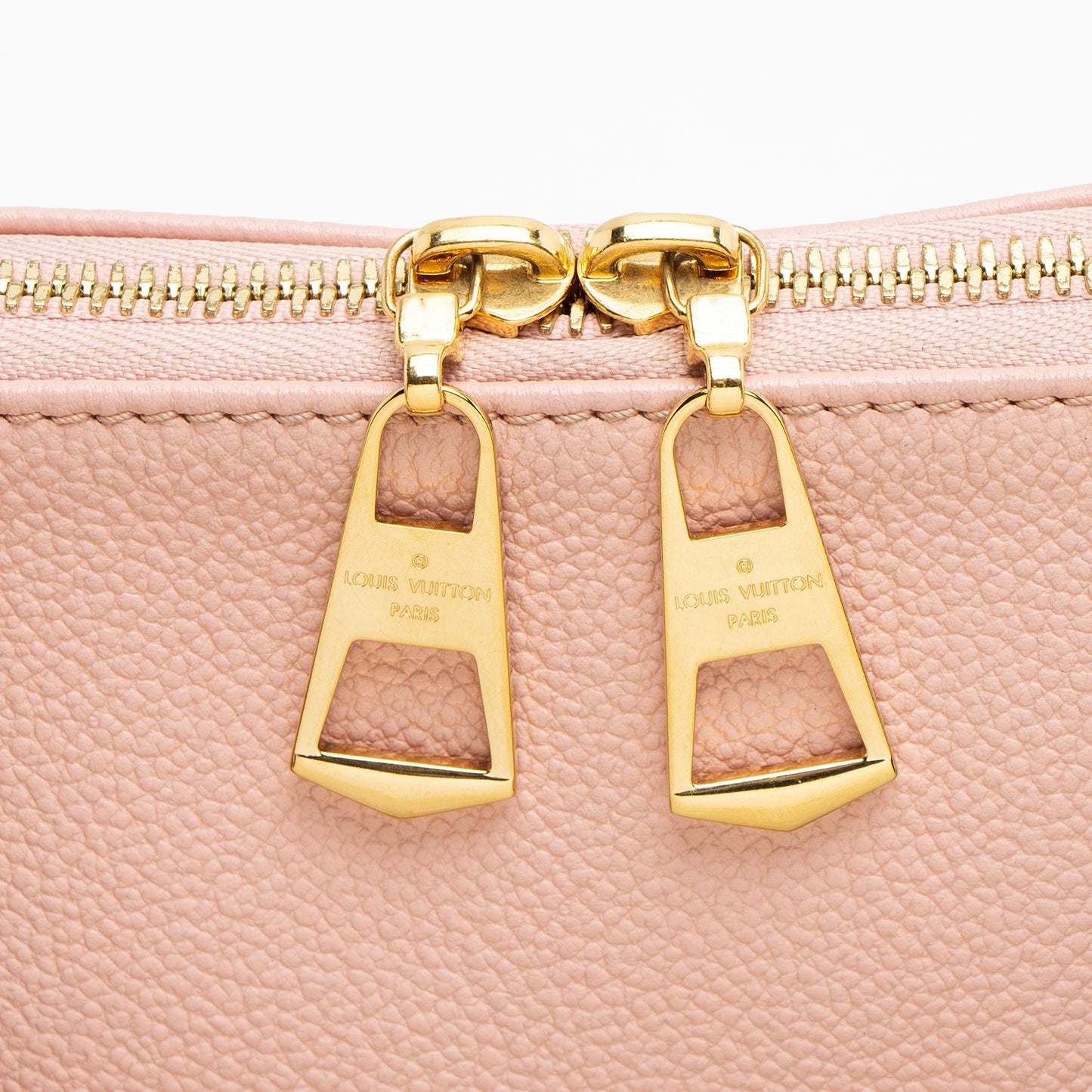 Louis Vuitton Monogram Canvas V Tote BB (SHF-m056eT)
