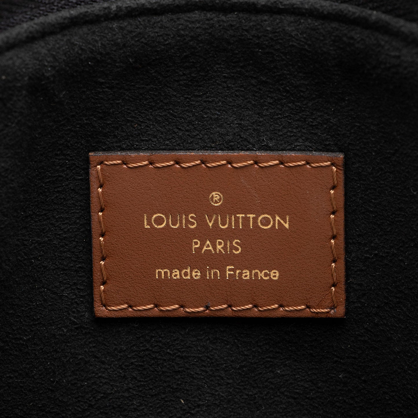 Louis Vuitton Monogram Canvas V Tote MM (SHF-mj9iOY)
