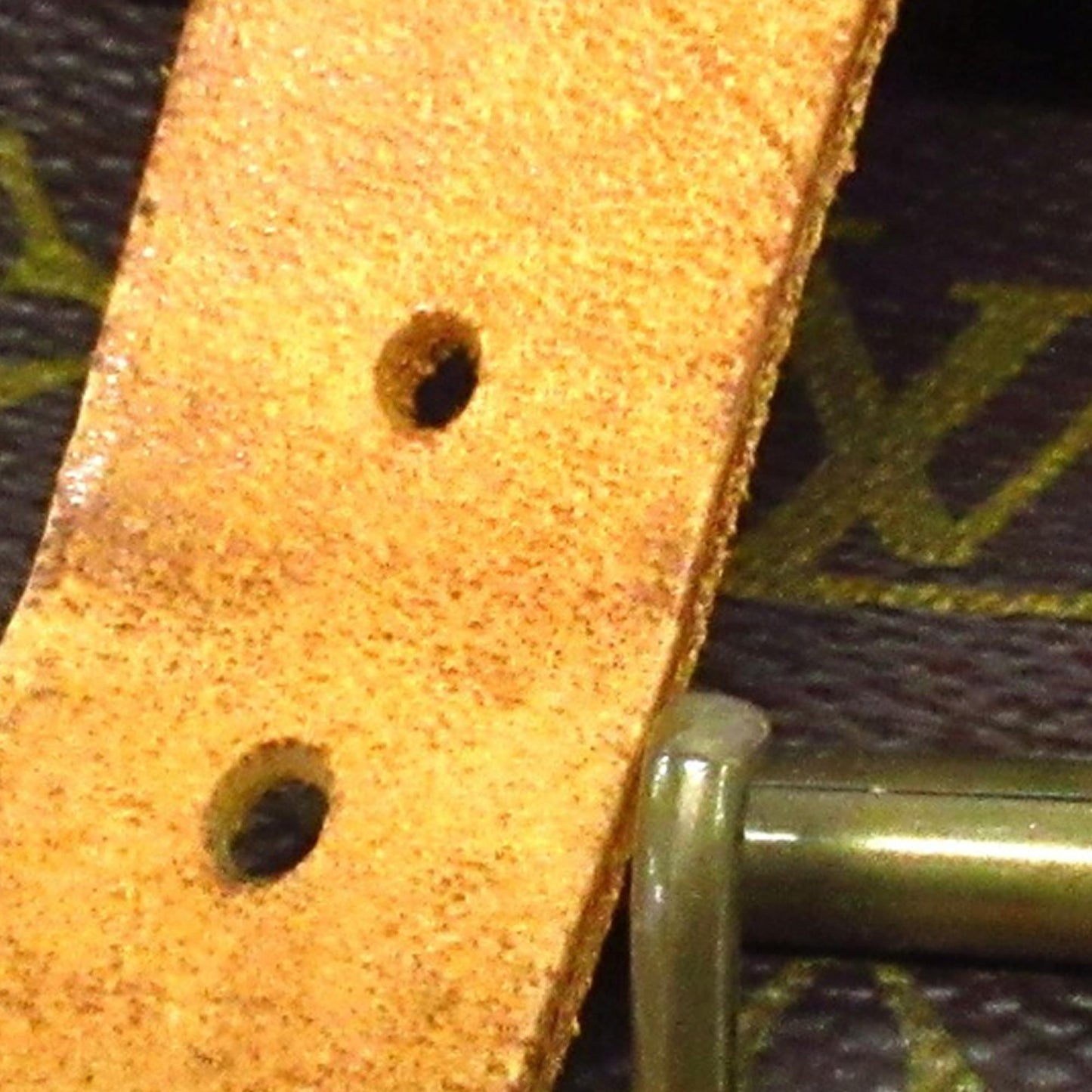 Louis Vuitton Monogram Cartouchiere MM (SHG-nn2sjM)