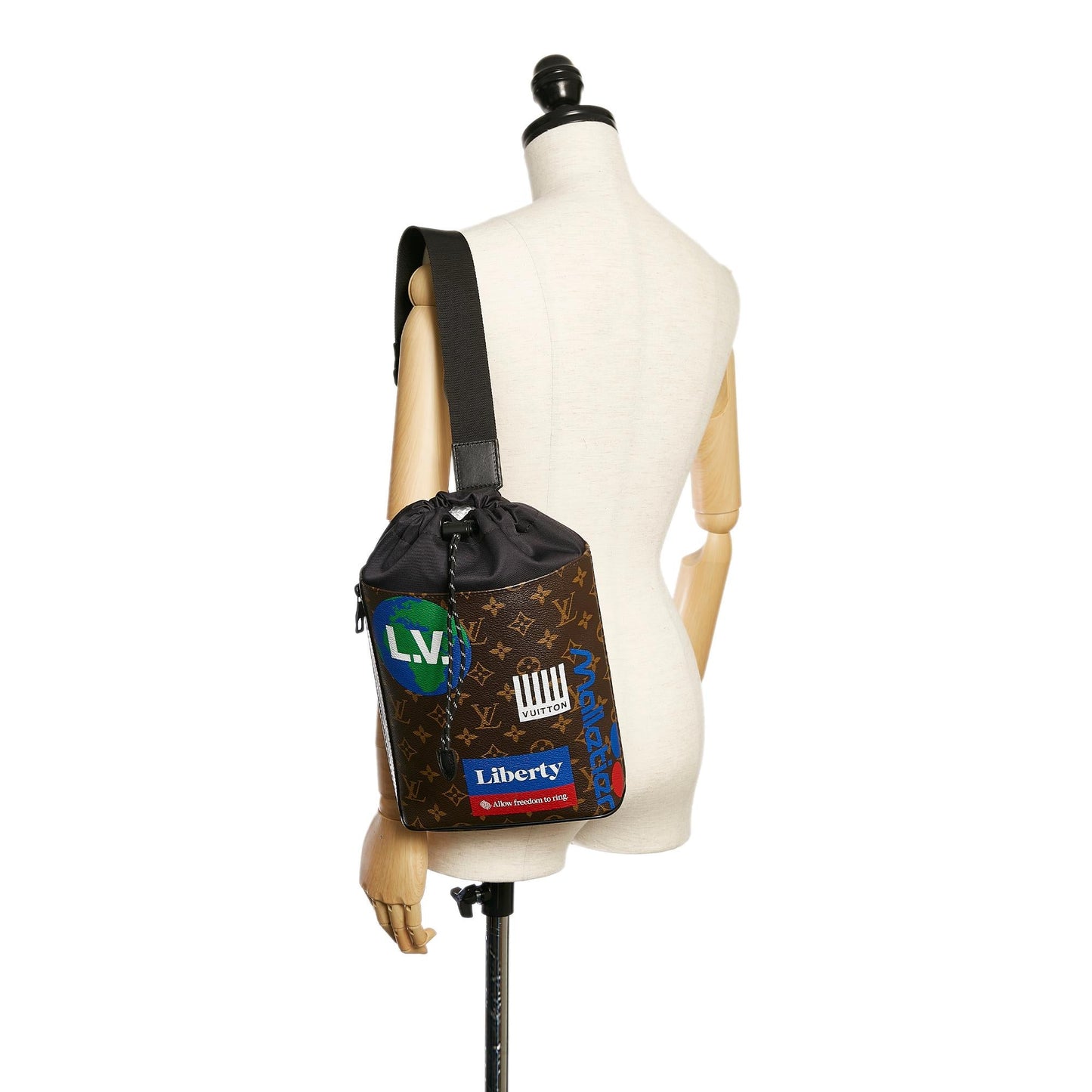 Louis Vuitton Monogram Chalk Sling Bag (SHG-nFUxSR)