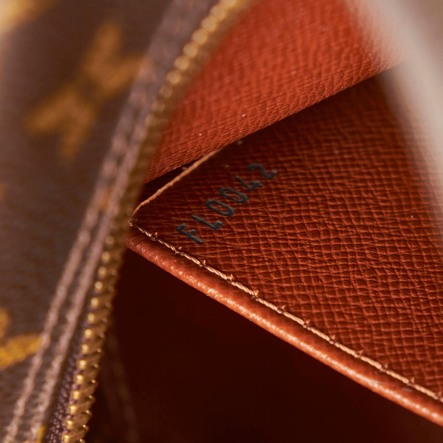 Louis Vuitton Monogram Cite MM (SHG-28697)