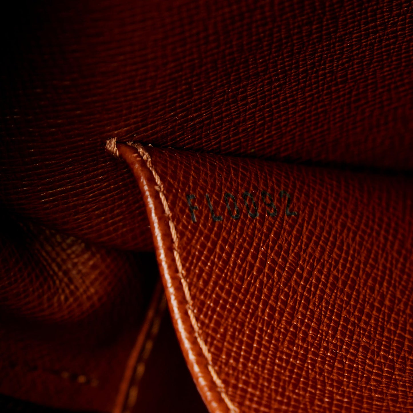 Louis Vuitton Monogram Cite MM (SHG-30345)