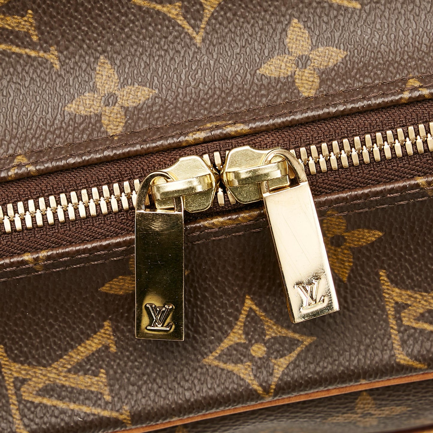 Louis Vuitton Monogram Cite MM (SHG-e7NeUU)
