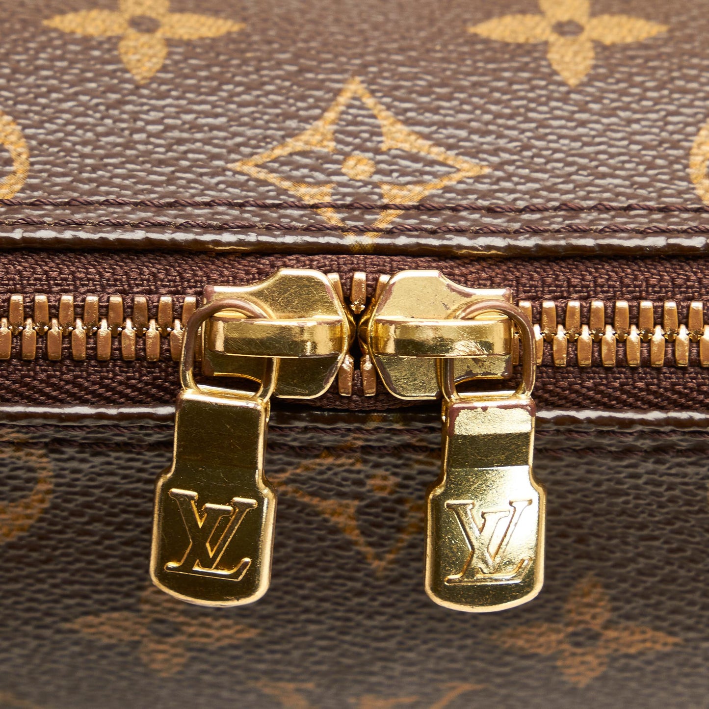 Louis Vuitton Monogram Coussin GM (SHG-FdRlTT)