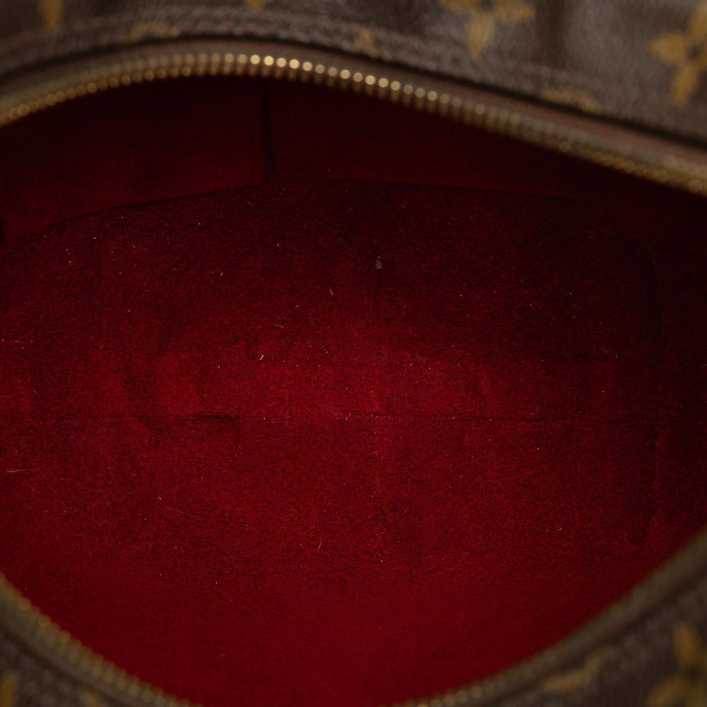 Louis Vuitton Monogram Croissant MM (SHG-vzAL0o)