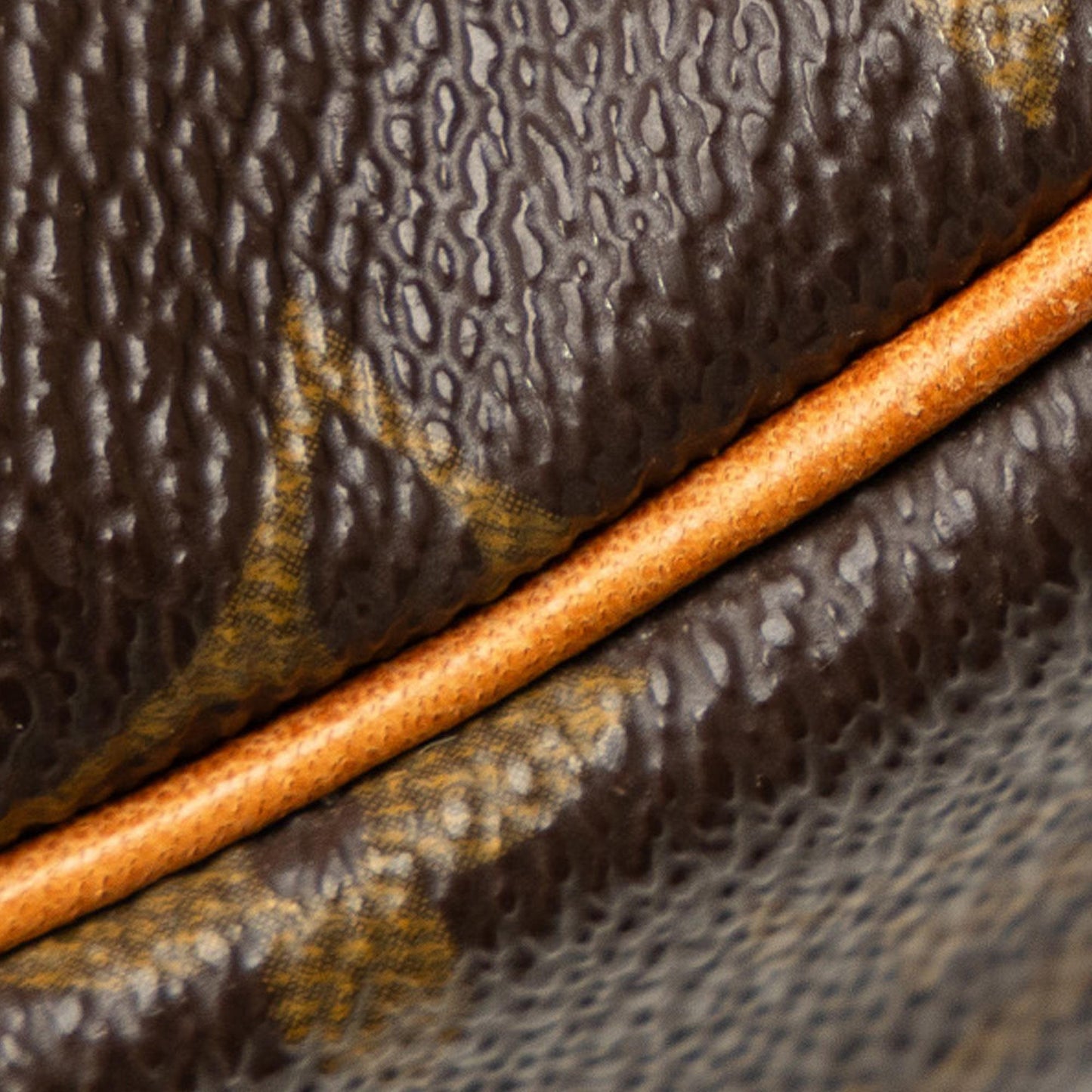 Louis Vuitton Monogram Croissant MM (SHG-SFV9GX)