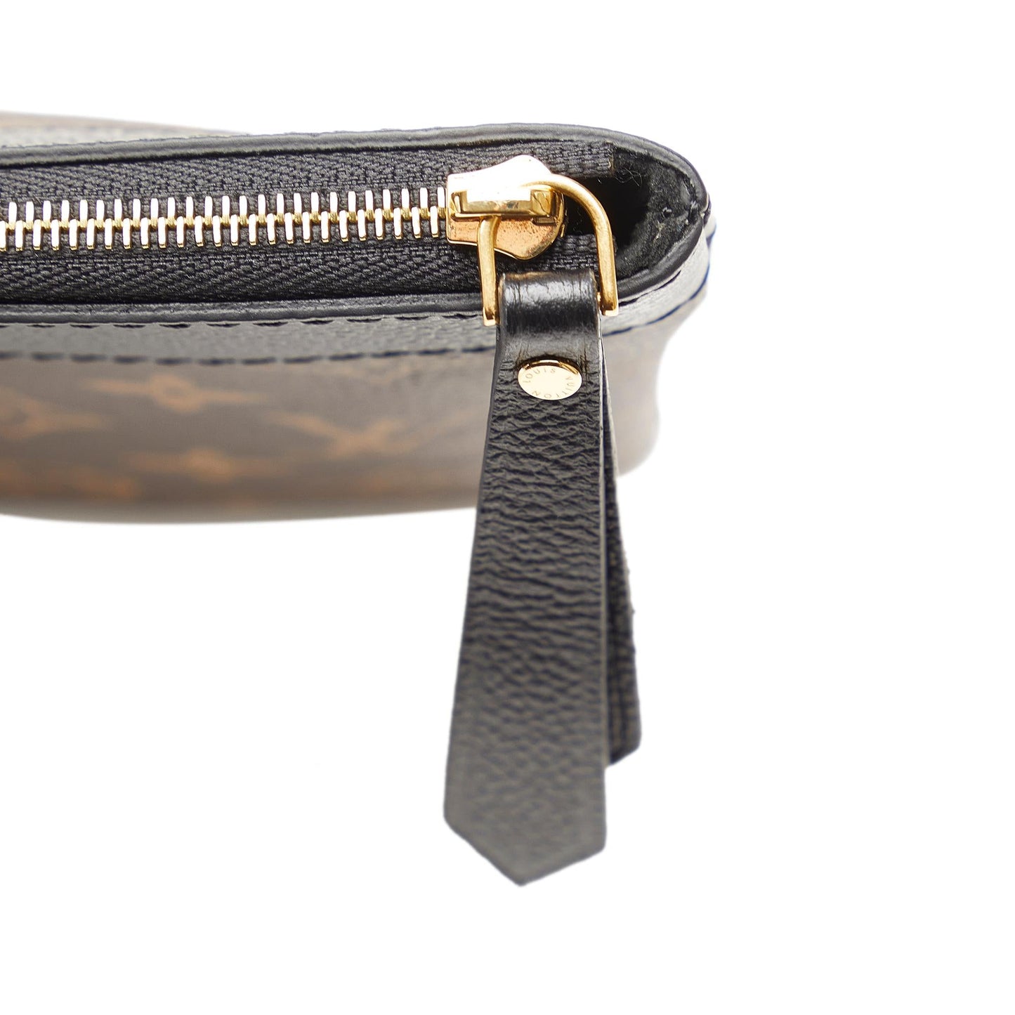 Louis Vuitton Monogram Daily Pouch (SHG-RzJs7T)