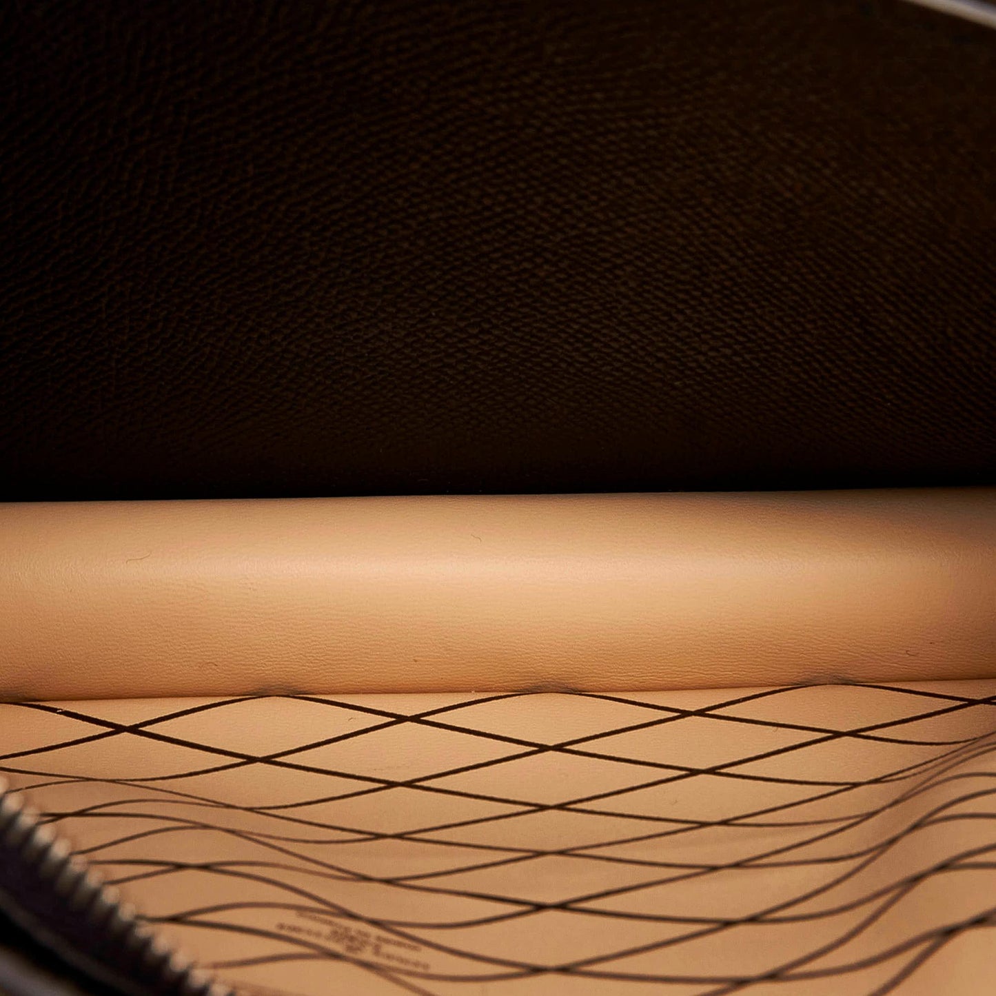 Louis Vuitton Monogram Damier Pop Trunk Clutch (SHG-eHXZKA)