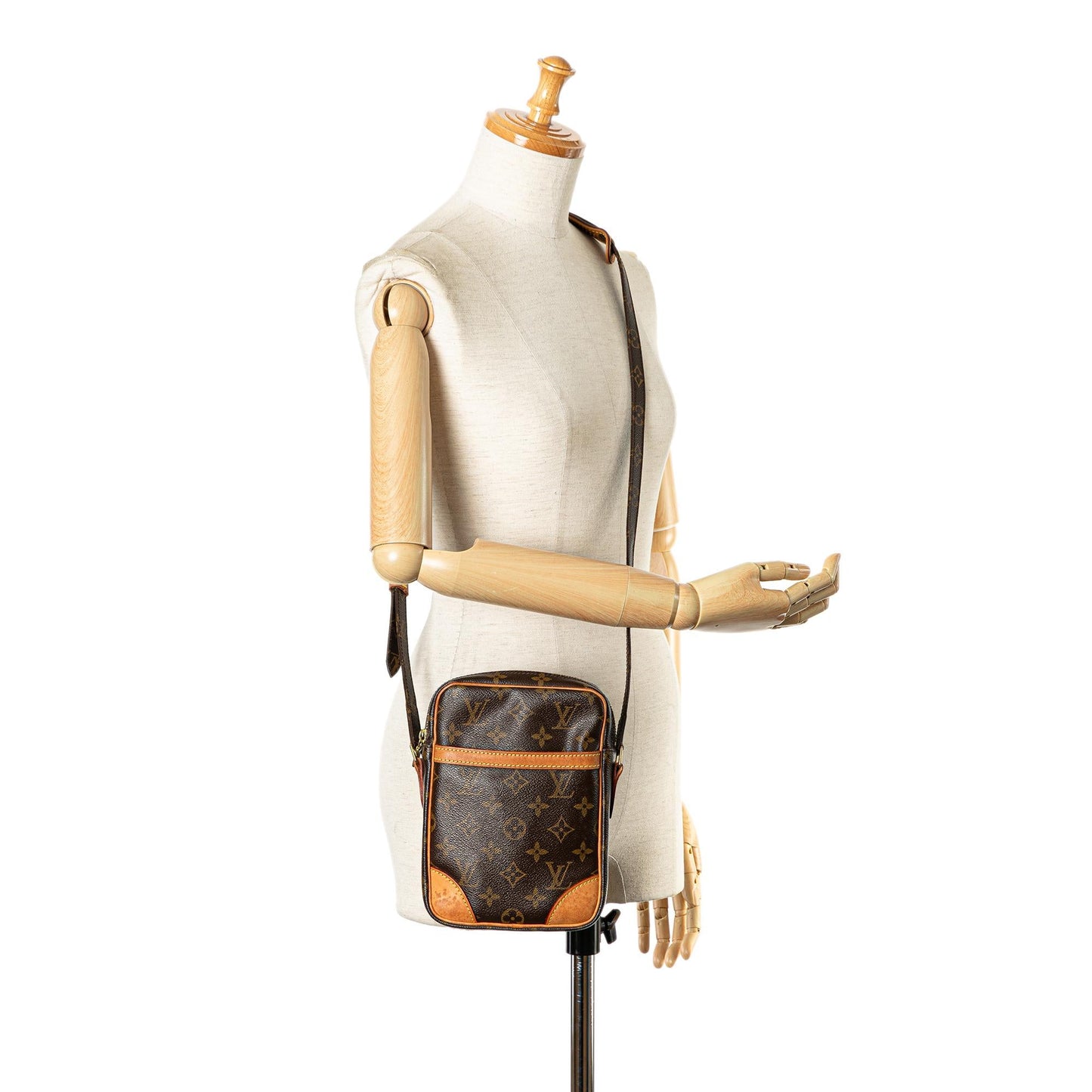 Louis Vuitton Monogram Danube (SHG-WHq8YV)