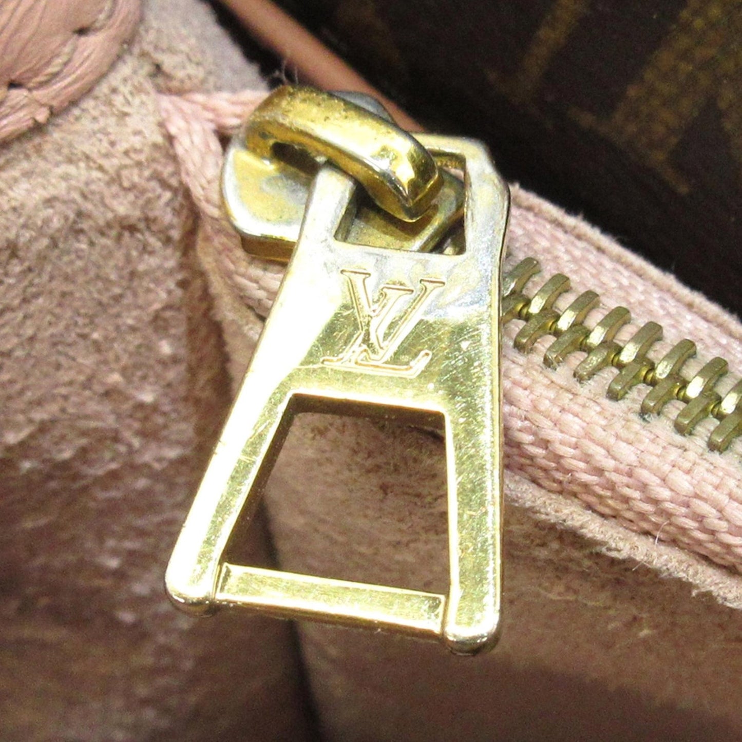 Louis Vuitton Monogram Double V Satchel (SHG-8yiqER)