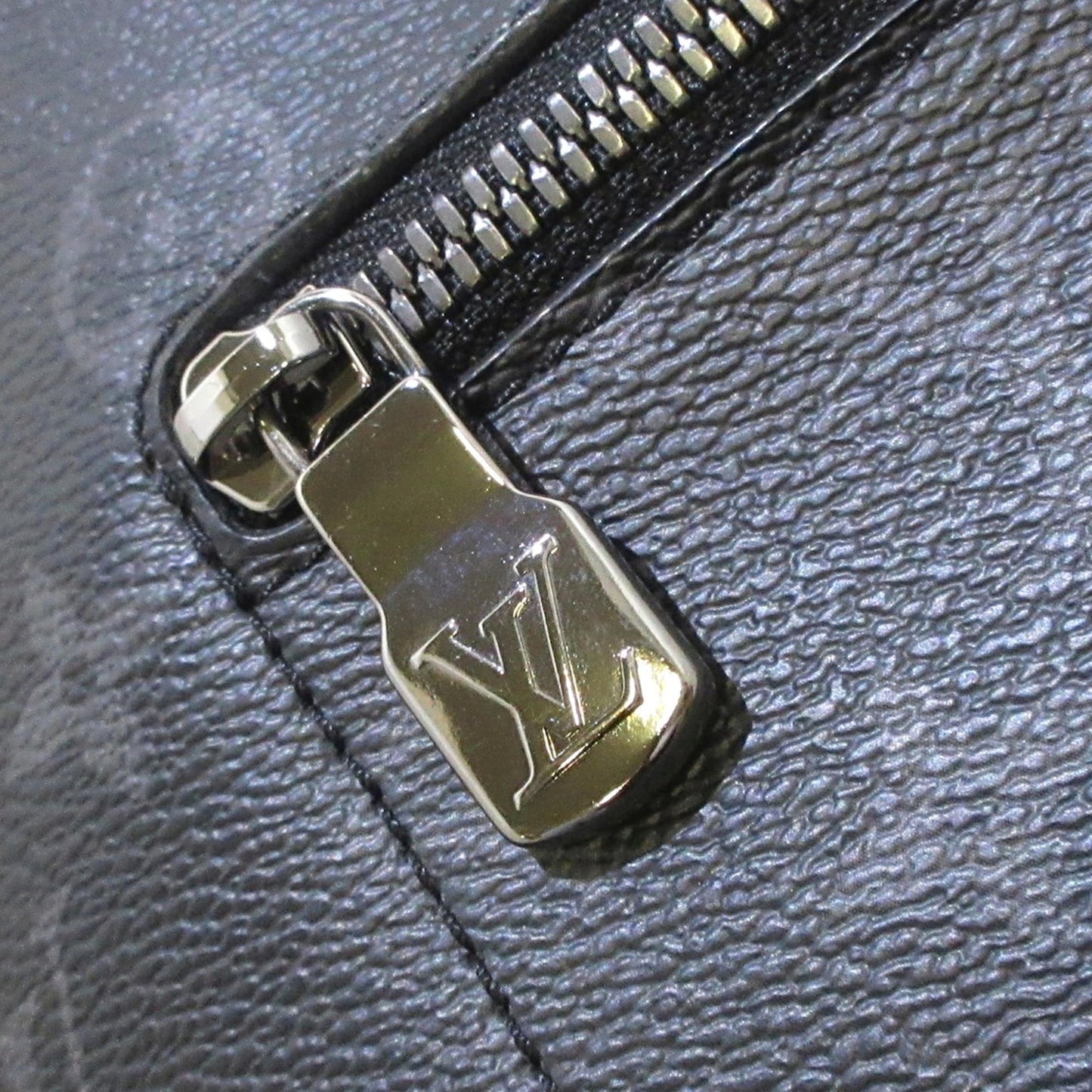 Louis Vuitton Monogram Eclipse Apollo Messenger MM (SHG-36944)