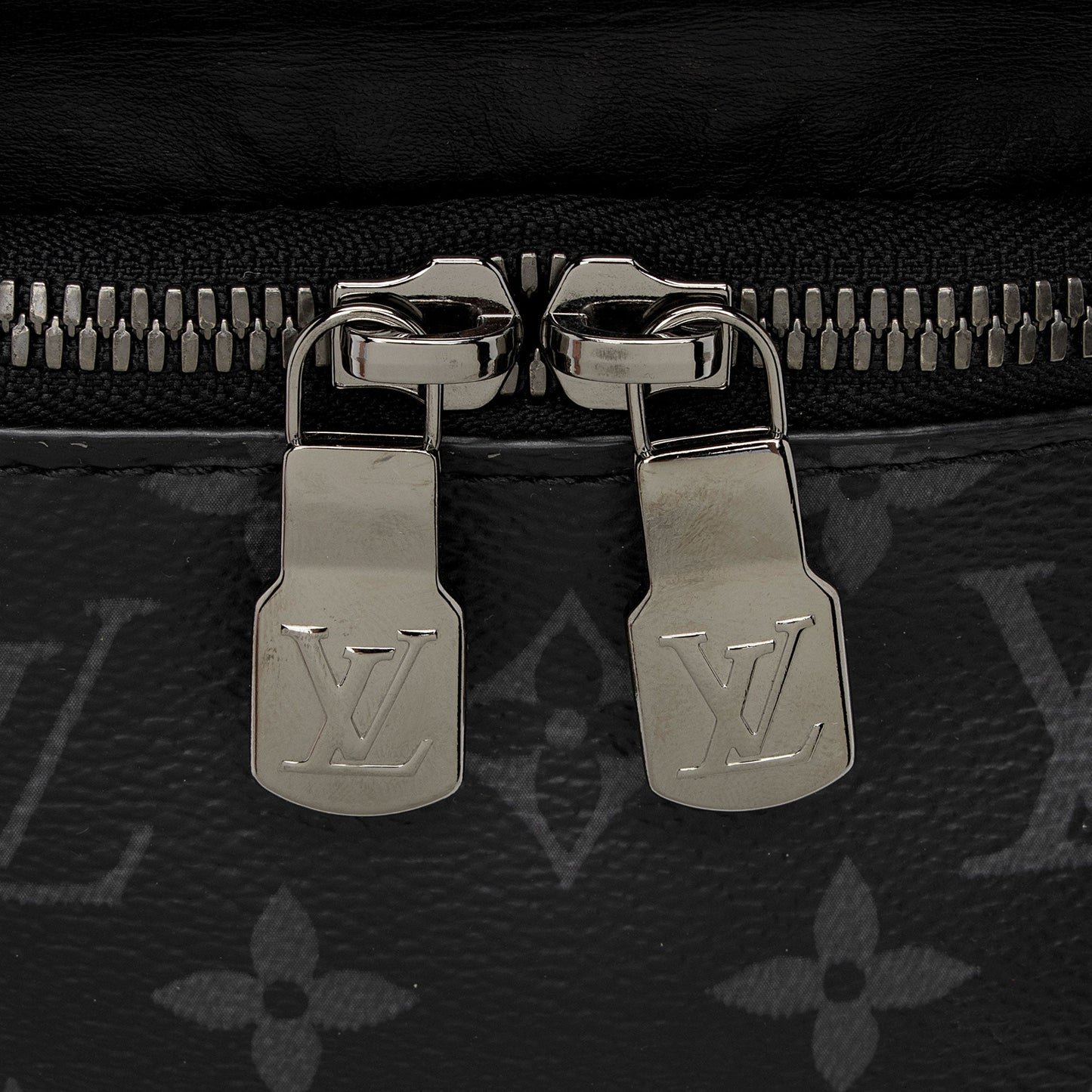 Louis Vuitton Monogram Eclipse Discovery MM Bumbag