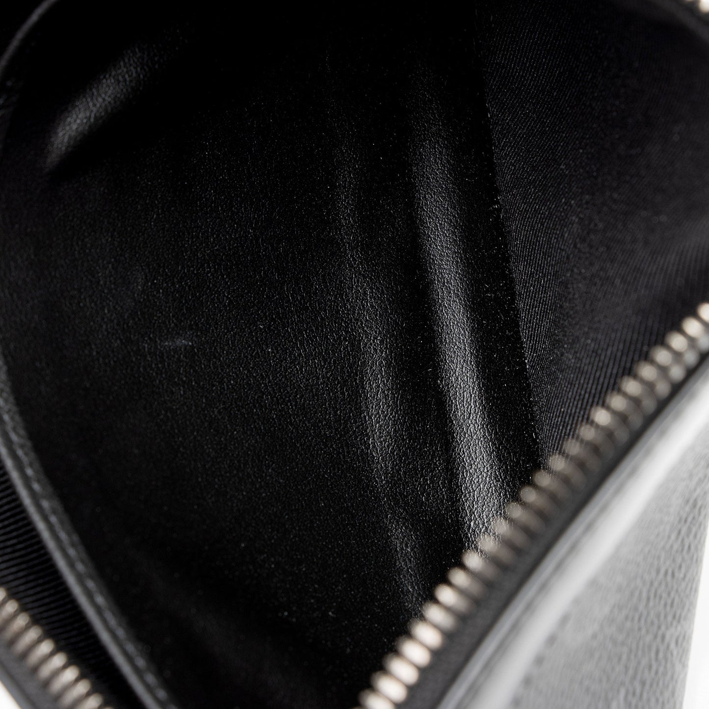 Louis Vuitton Monogram Eclipse Discovery PM Pochette