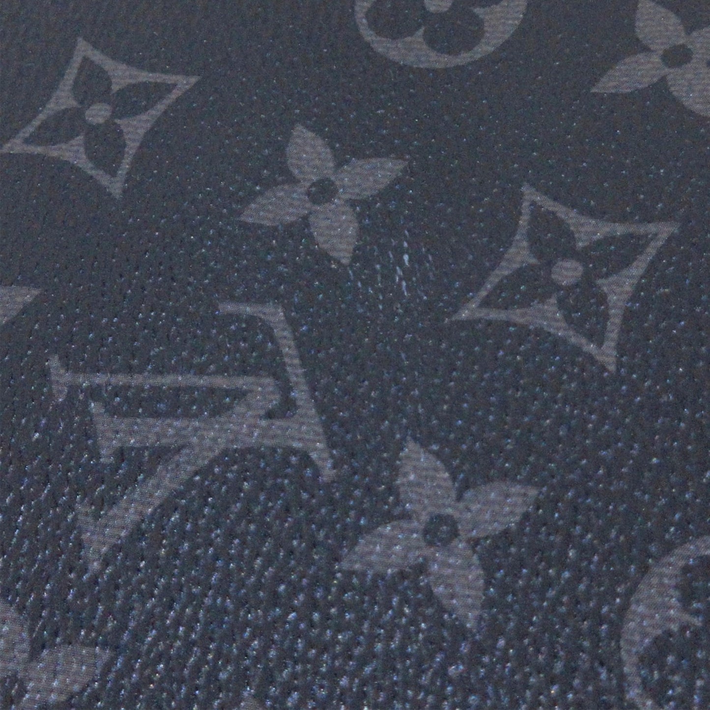 Louis Vuitton Monogram Eclipse Discovery Pochette GM (SHG-EvPn9B)