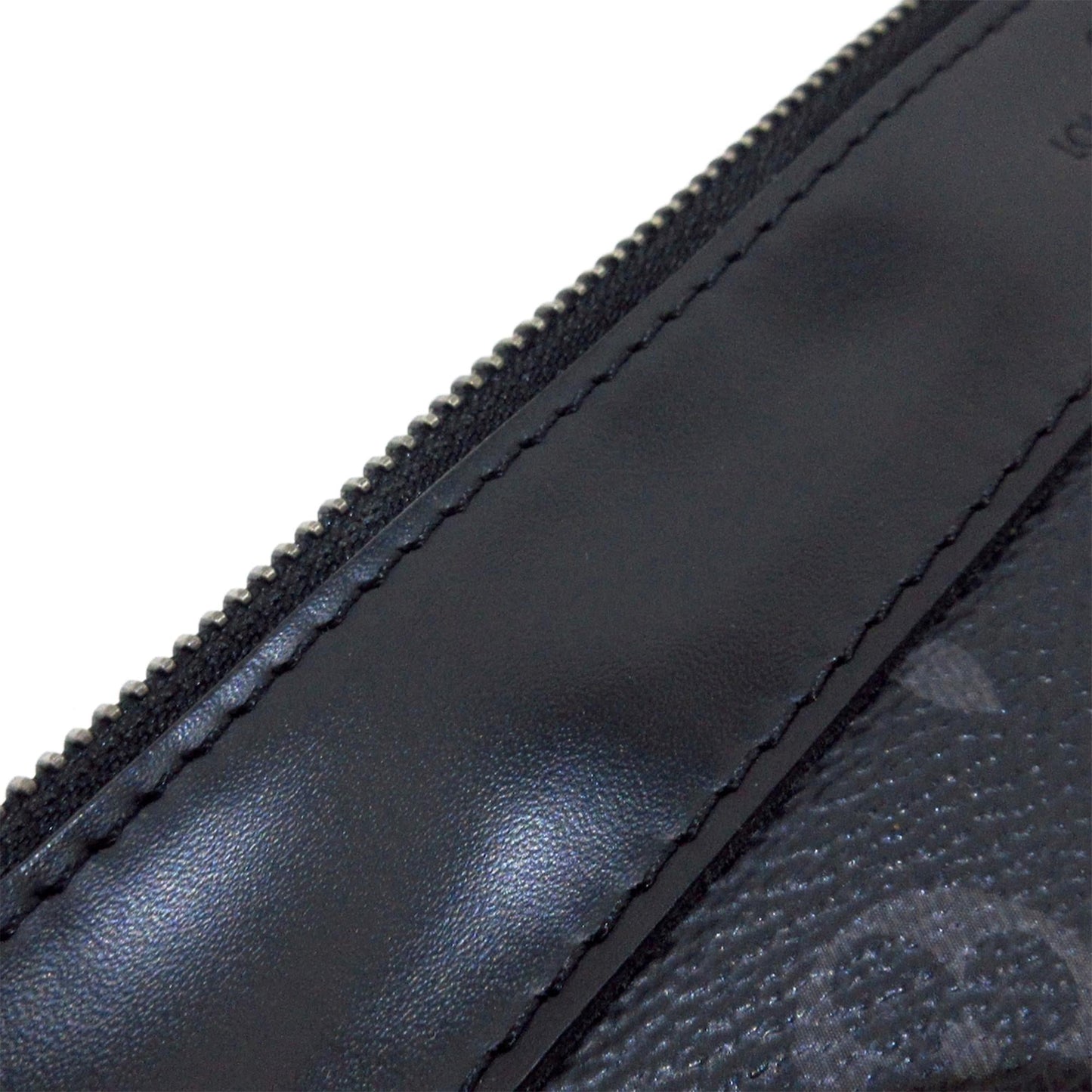 Louis Vuitton Monogram Eclipse Discovery Pochette GM (SHG-EvPn9B)