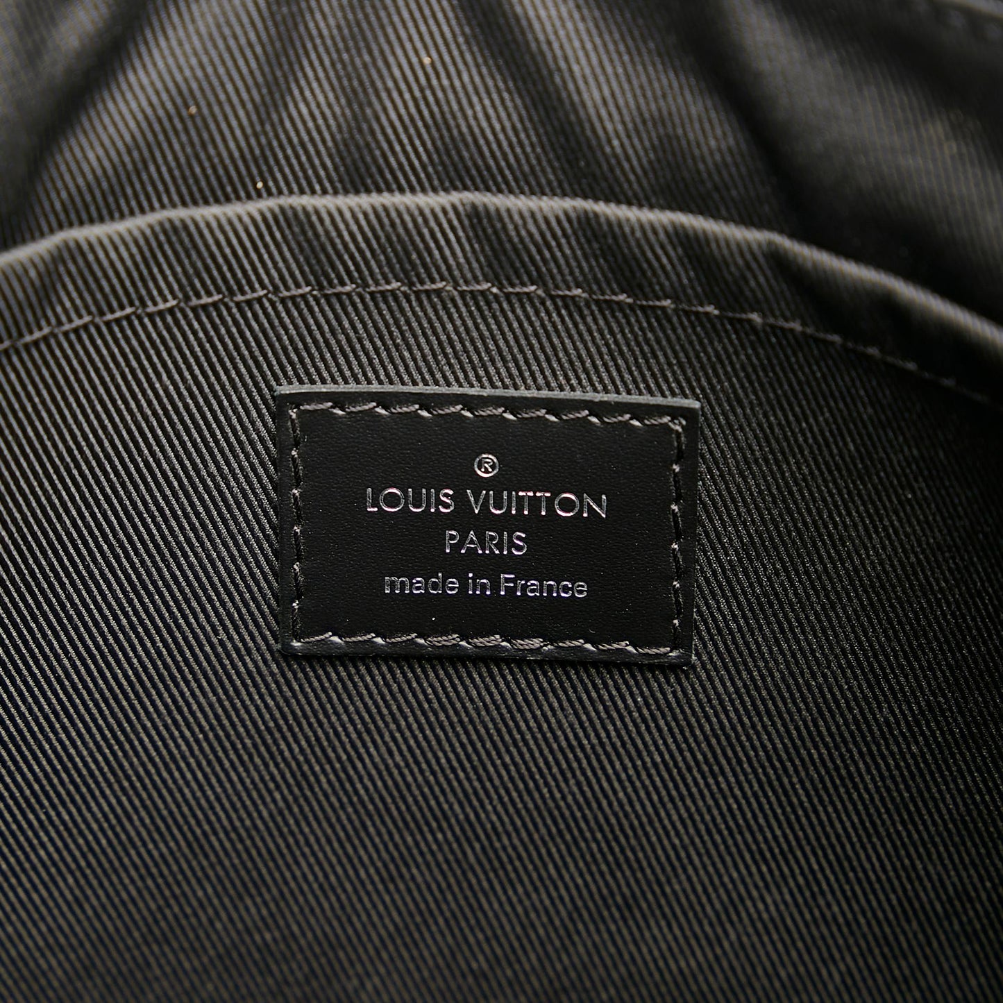 Louis Vuitton Monogram Eclipse Discovery Pochette (SHG-36519)