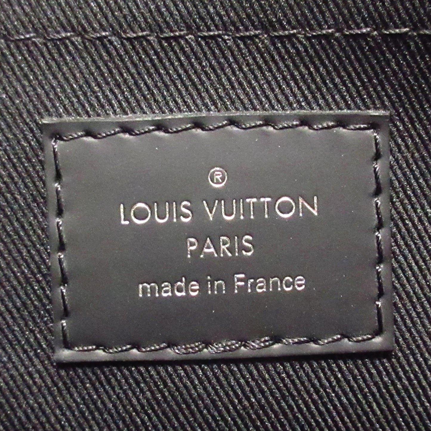 Louis Vuitton Monogram Eclipse Discovery Pochette (SHG-H5M49L)
