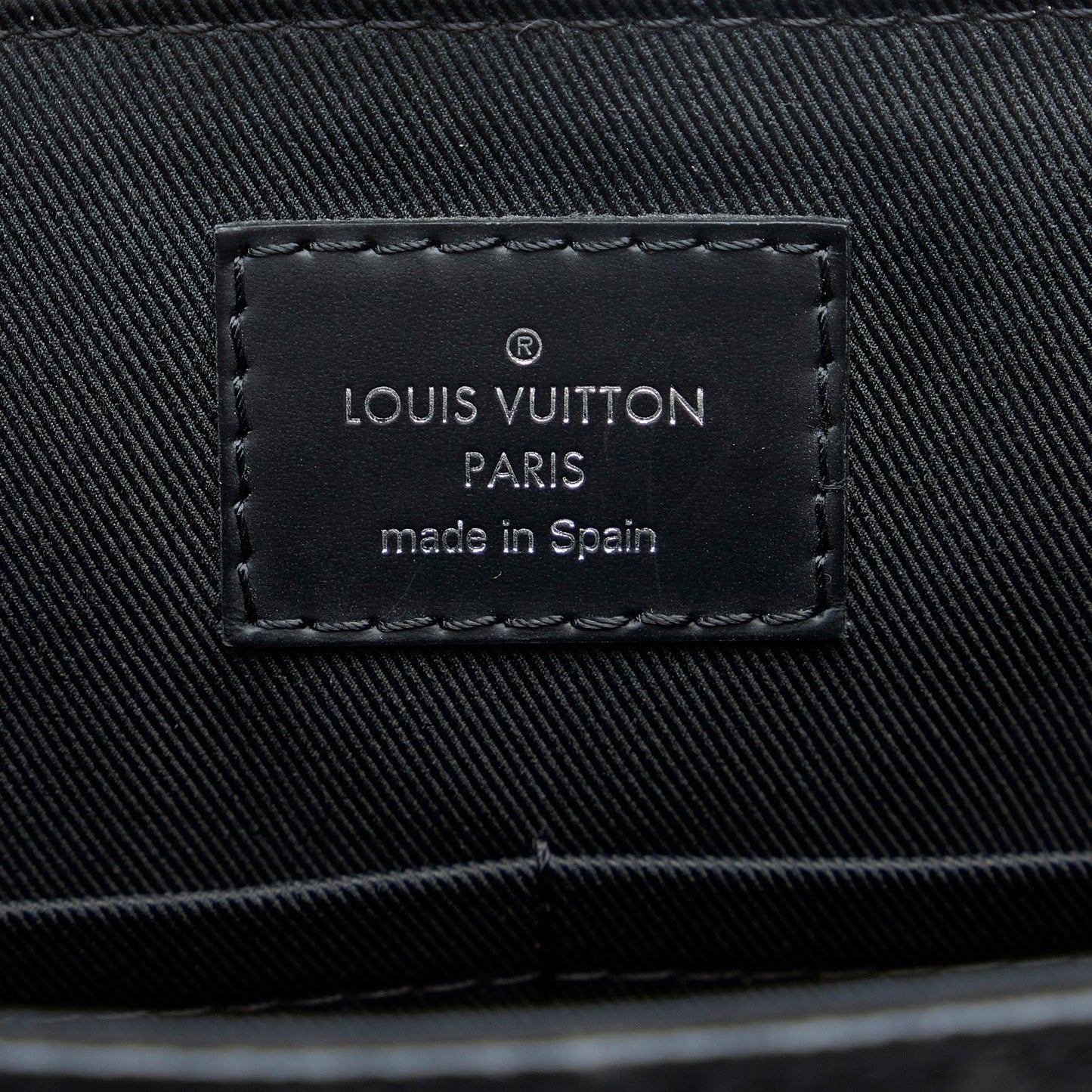 Louis Vuitton Monogram Eclipse Explorer PM (SHG-828kB5)
