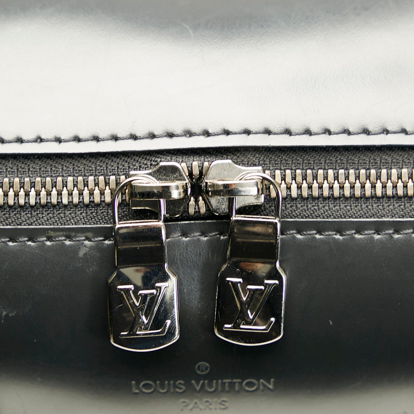 Louis Vuitton Monogram Eclipse Explorer (SHG-37978)