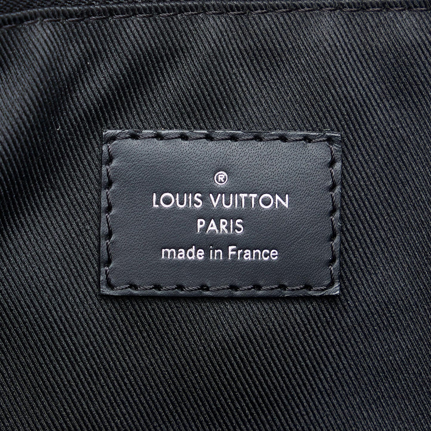 Louis Vuitton Monogram Eclipse Explorer (SHG-uvoKtn)