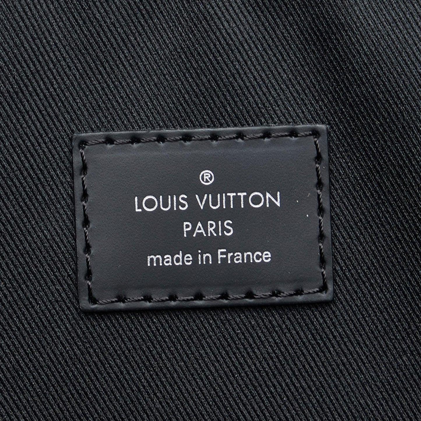 Louis Vuitton Monogram Eclipse Explorer (SHG-XsRsmO)