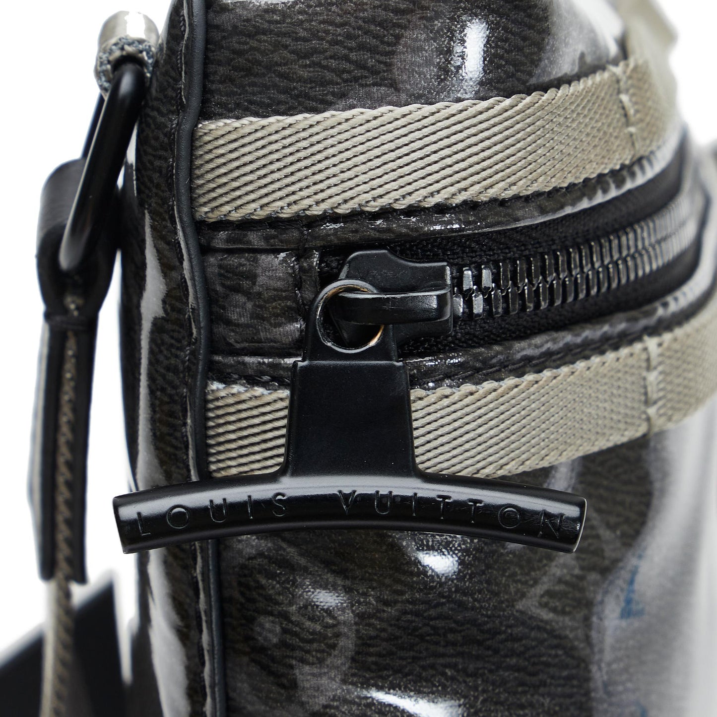 Louis Vuitton Monogram Eclipse Glaze Messenger (SHG-2Mtop6)