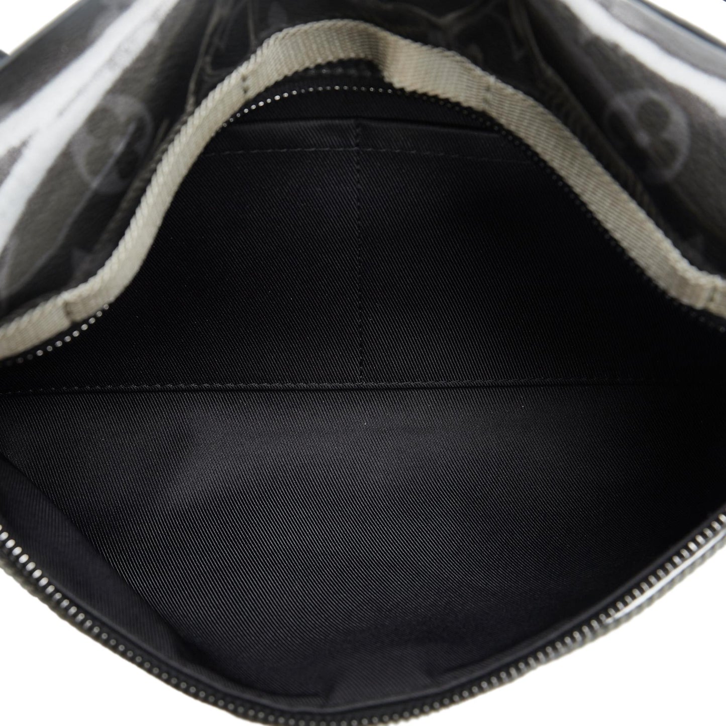 Louis Vuitton Monogram Eclipse Glaze Messenger (SHG-2Mtop6)