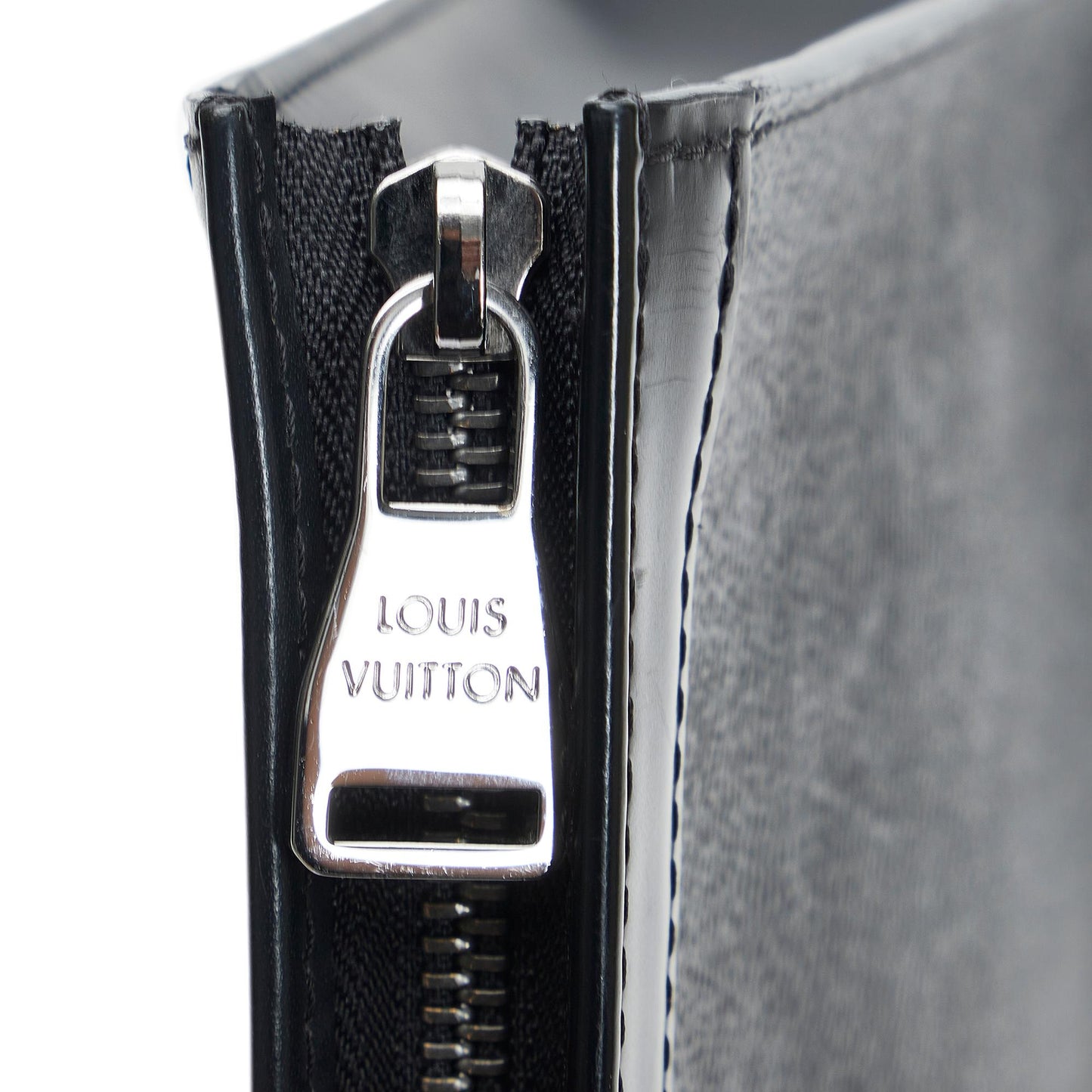 Louis Vuitton Monogram Eclipse Pochette Voyage MM (SHG-s1vW8V)