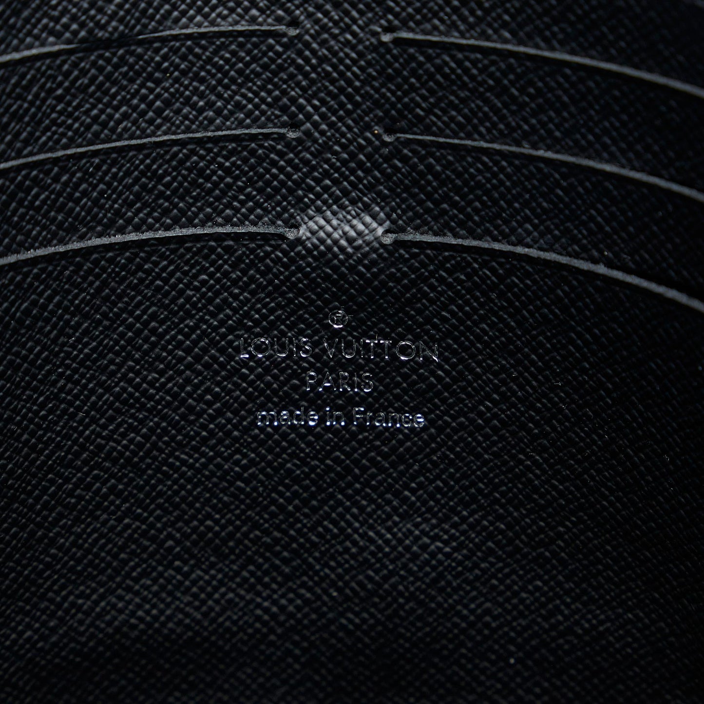 Louis Vuitton Monogram Eclipse Pochette Voyage MM (SHG-s1vW8V)