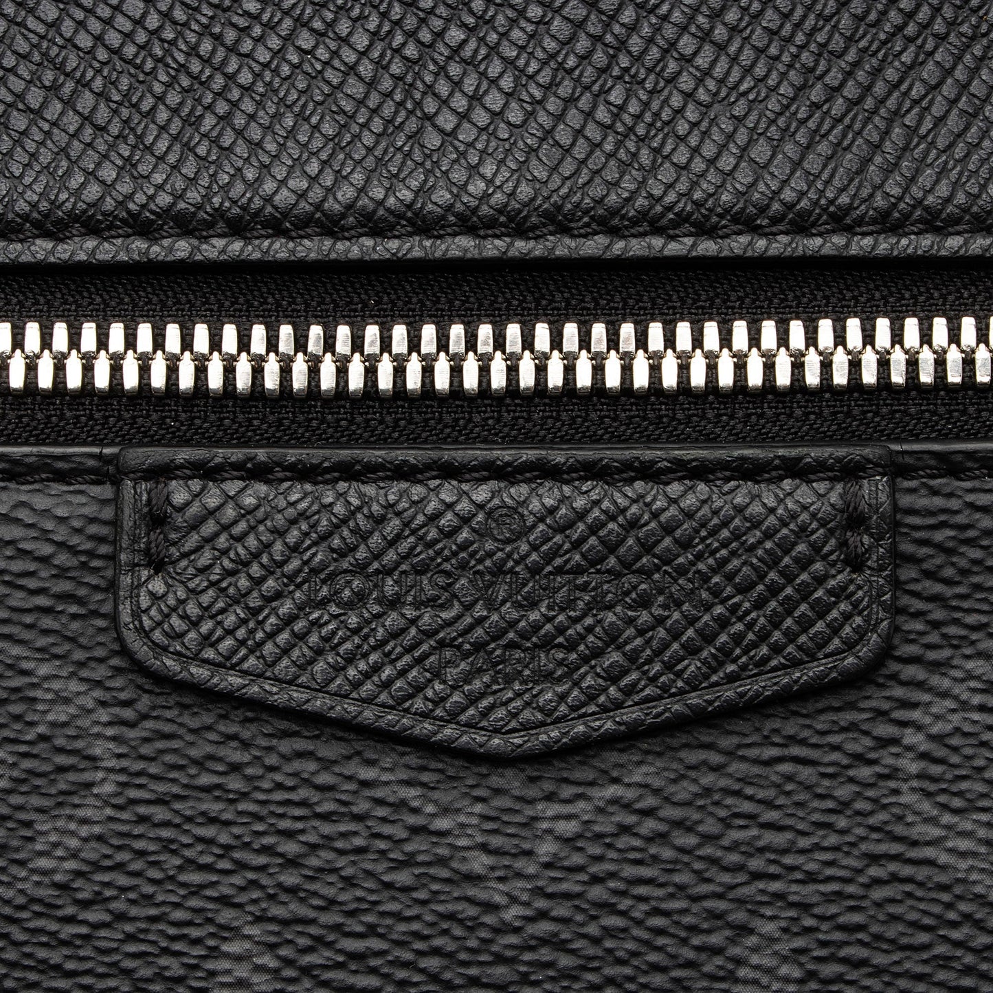 Louis Vuitton Monogram Eclipse Taiga Leather Outdoor Messenger Bag (SHF-u7xRKn)