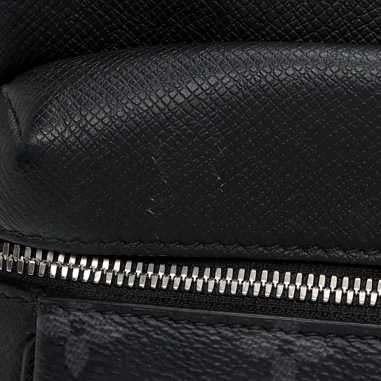 Louis Vuitton Monogram Eclipse Taiga Leather Outdoor Messenger Bag (SHF-yvJahI)