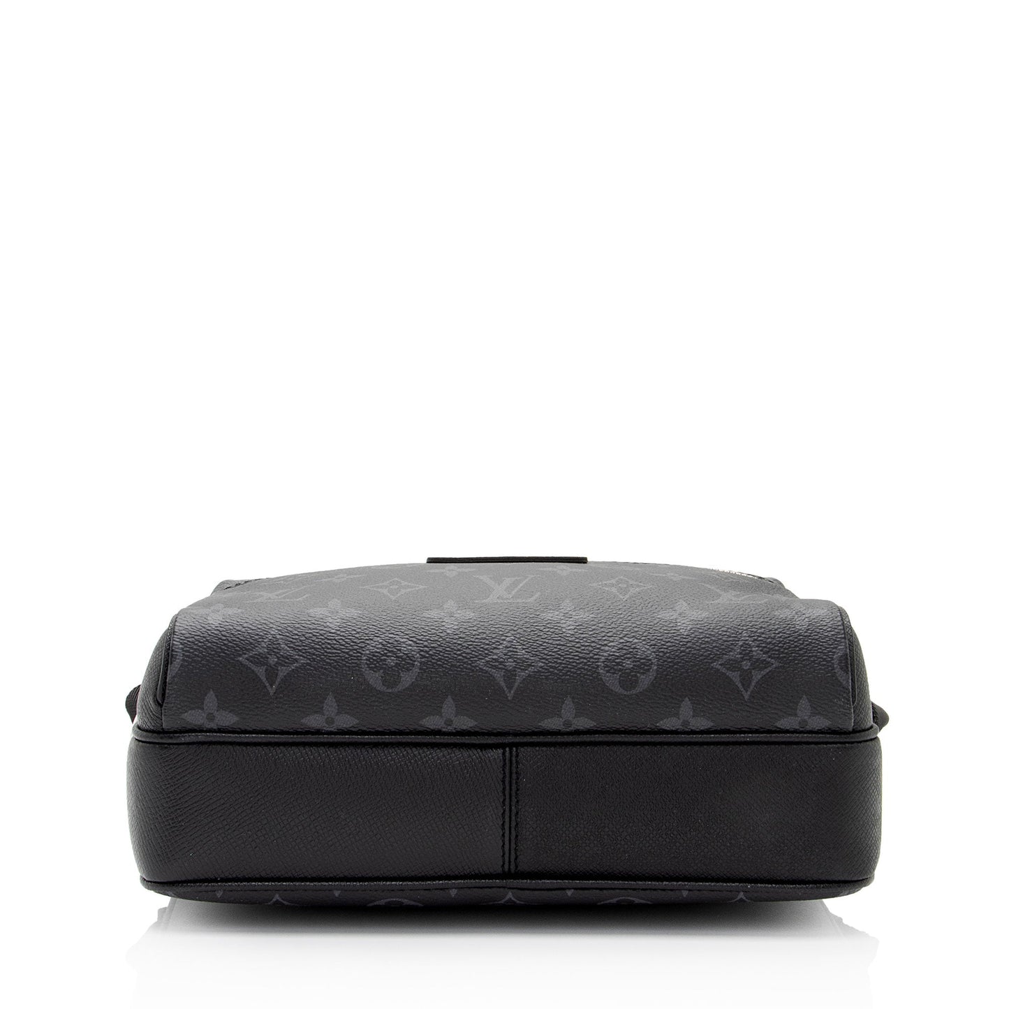 Louis Vuitton Monogram Eclipse Taiga Leather Outdoor Messenger Bag (SHF-UR0YAs)