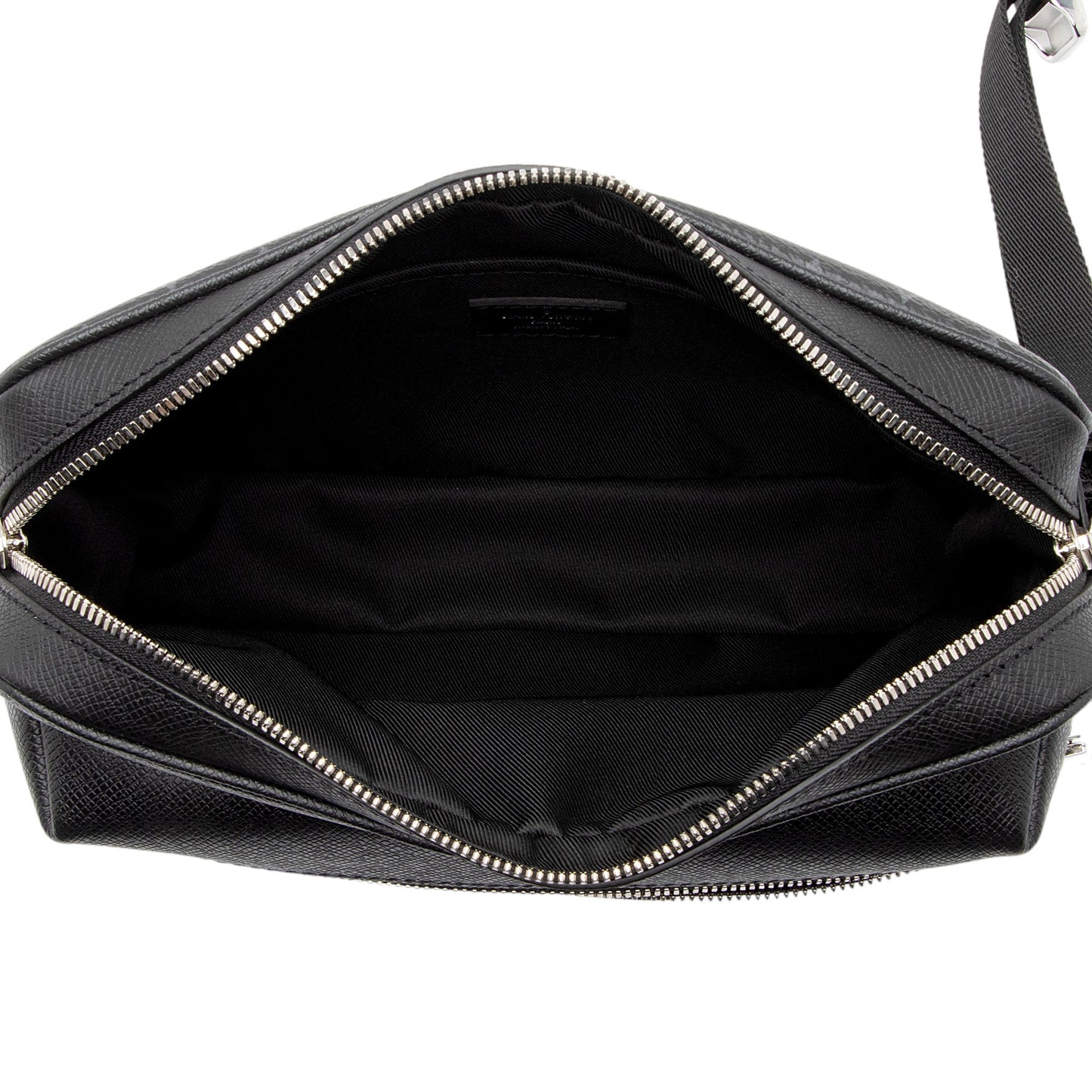 Louis Vuitton Monogram Eclipse Taiga Leather Outdoor Messenger Bag (SHF-UR0YAs)