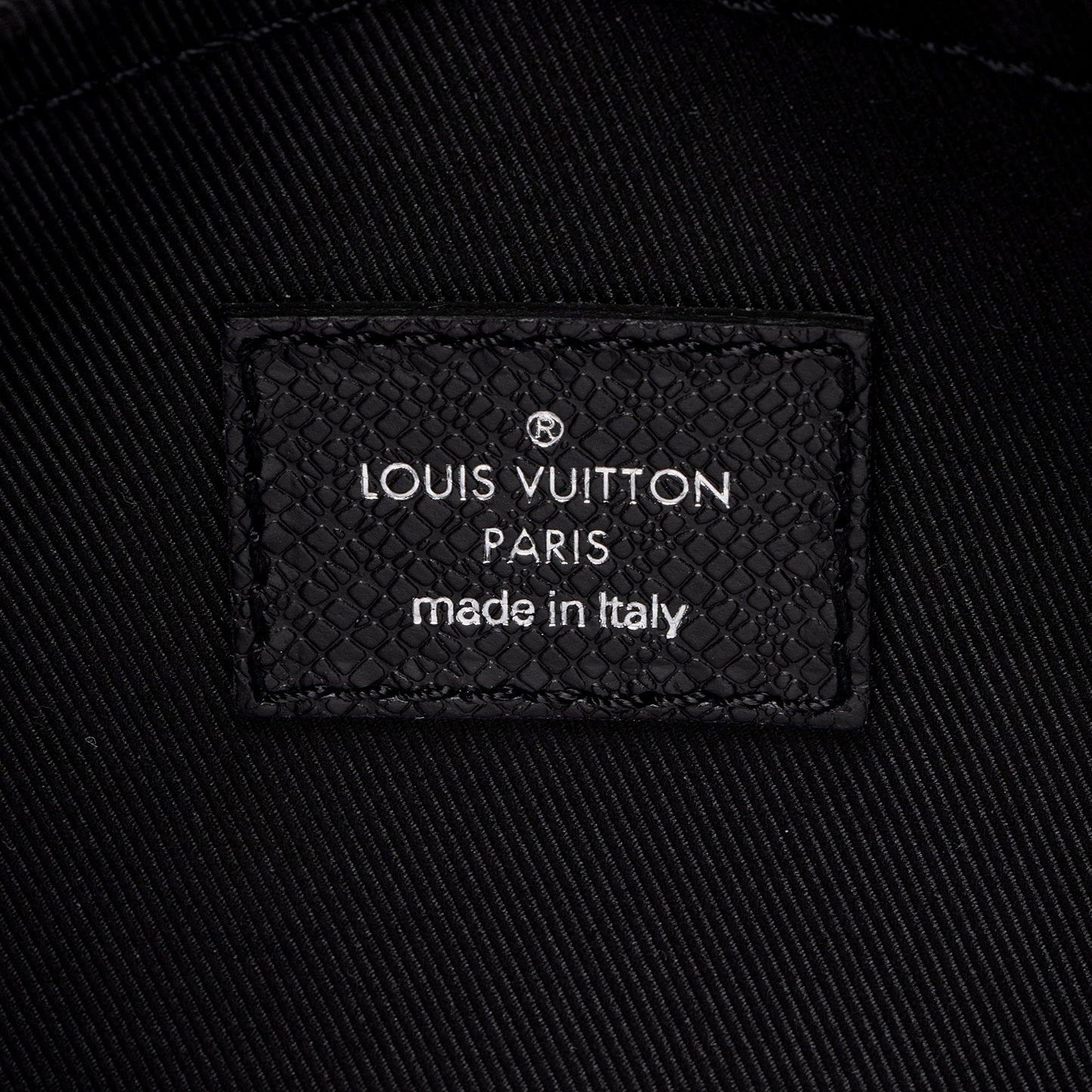 Louis Vuitton Monogram Eclipse Taiga Leather Outdoor Messenger Bag (SHF-UR0YAs)