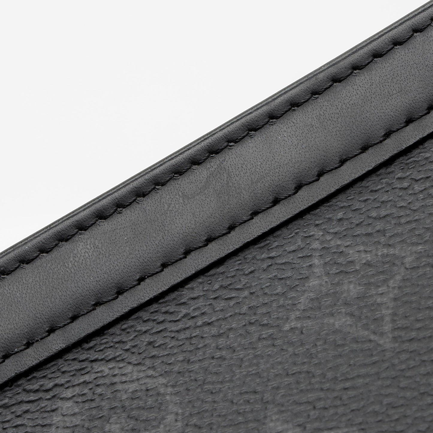 Louis Vuitton Monogram Eclipse Voyage MM Pochette (SHF-naXUvB)