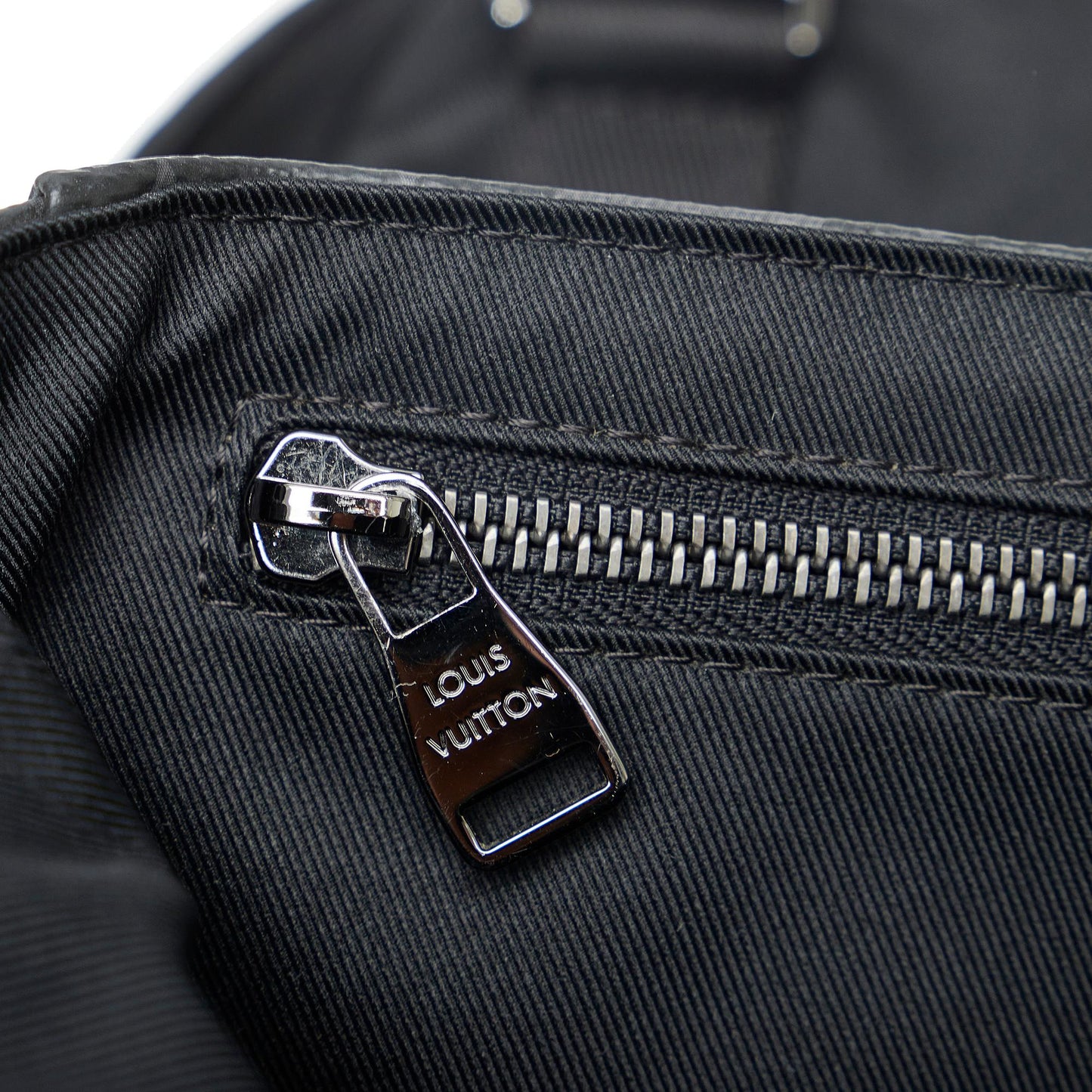 Louis Vuitton Monogram Eclipse Voyager PM (SHG-bjw0hK)