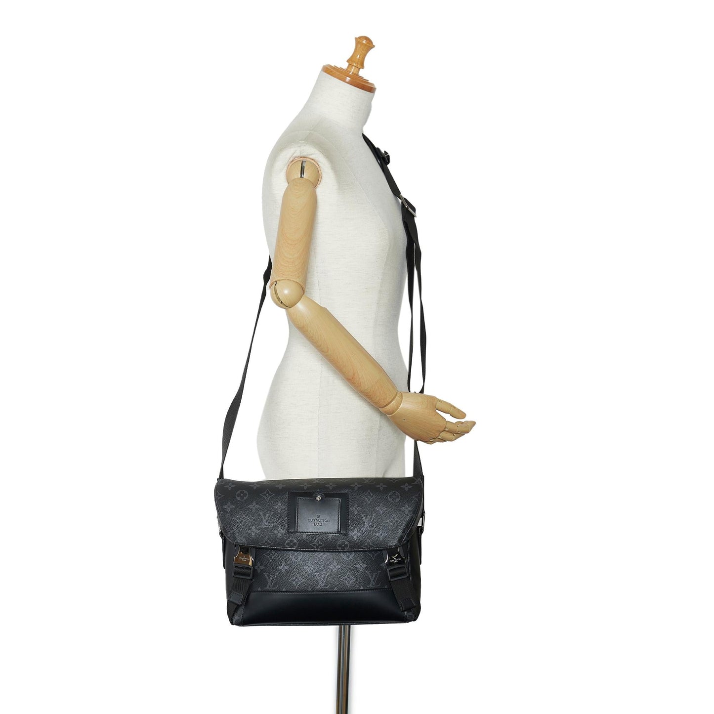 Louis Vuitton Monogram Eclipse Voyager PM (SHG-bjw0hK)
