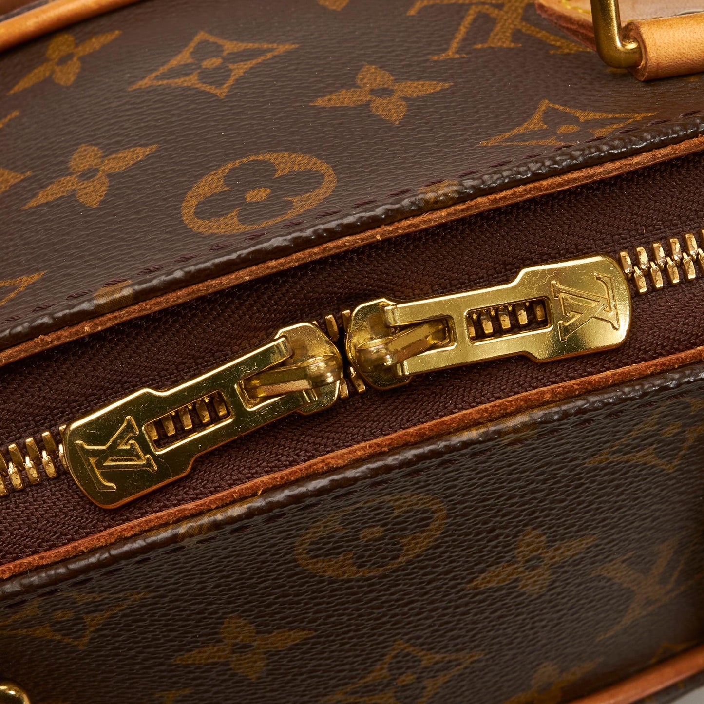 Louis Vuitton Monogram Ellipse PM (SHG-xUuzxx)