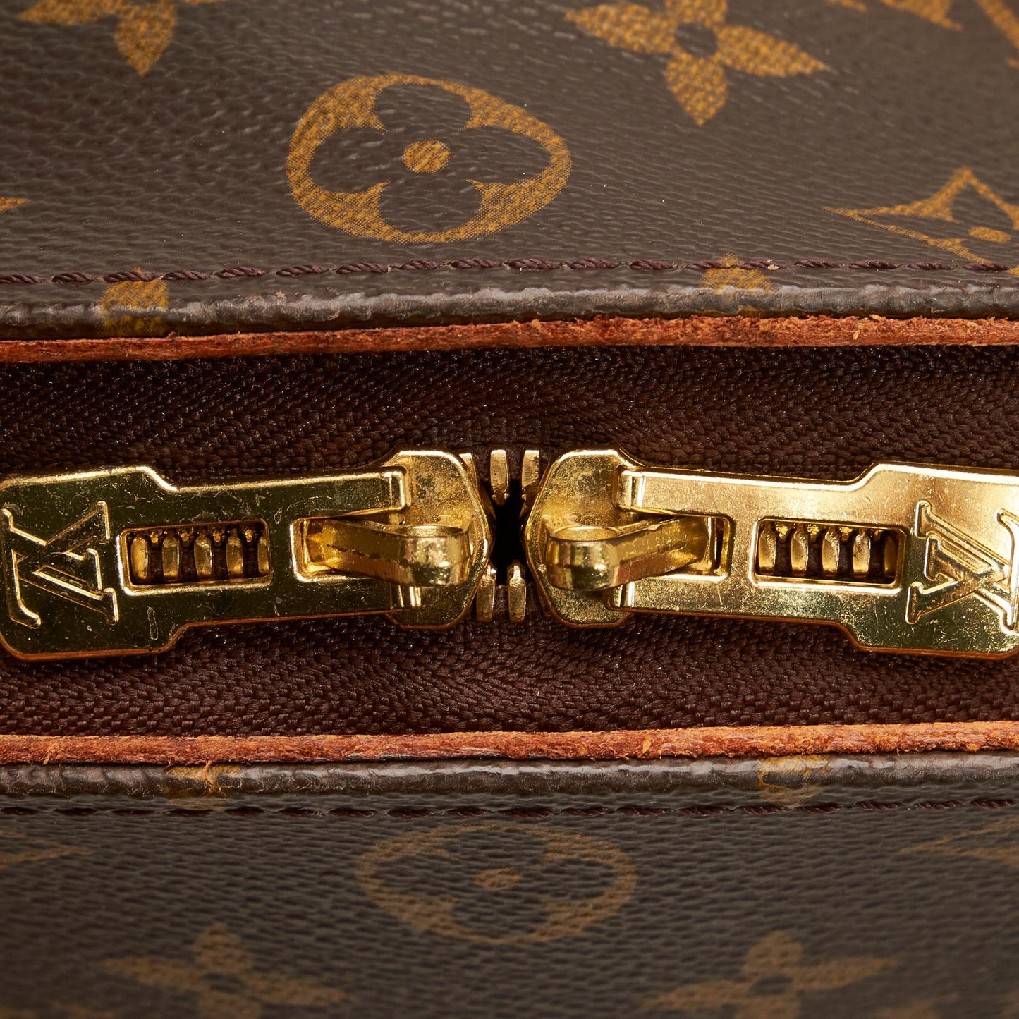 Louis Vuitton Monogram Ellipse PM (SHG-a9OlVA)