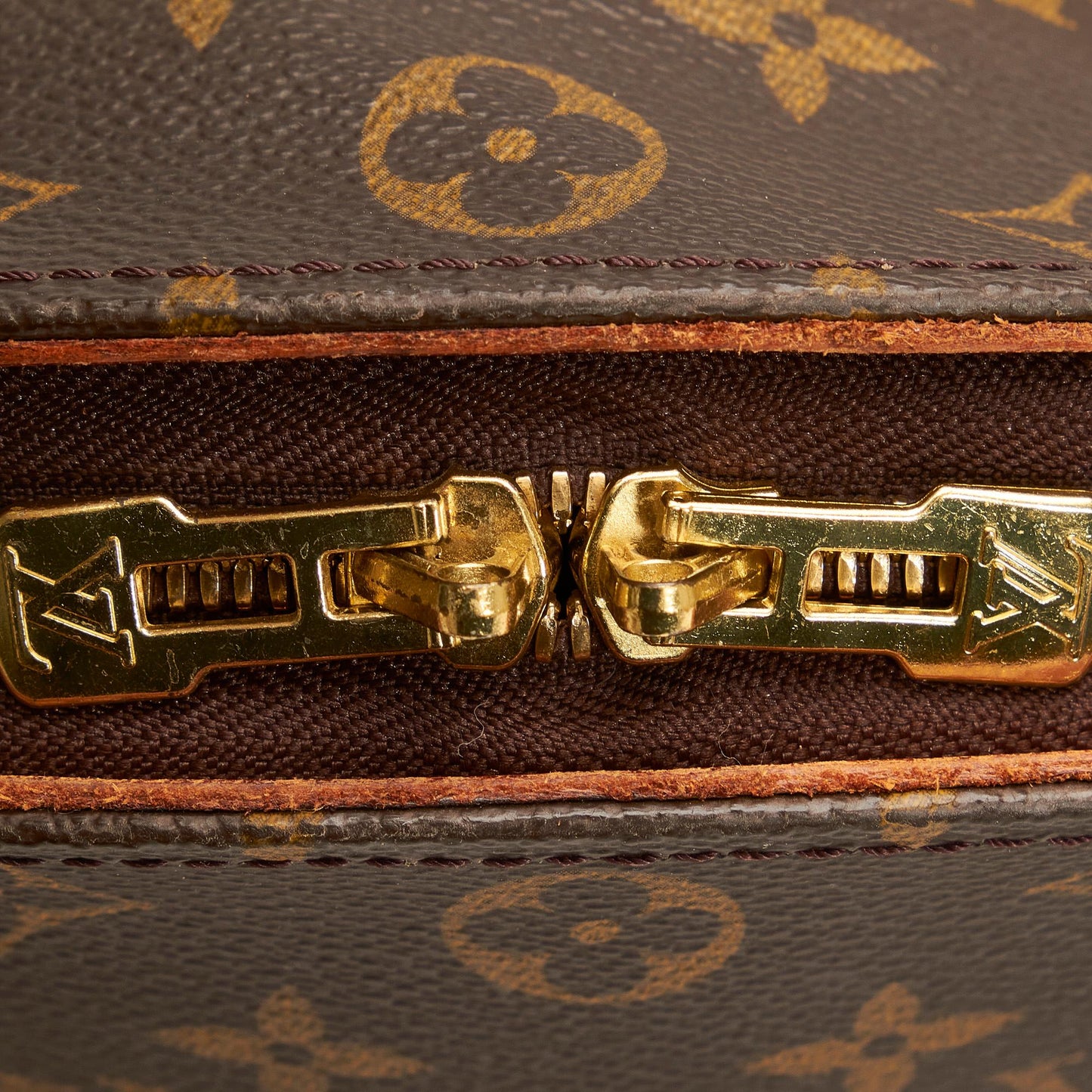 Louis Vuitton Monogram Ellipse PM (SHG-a9OlVA)