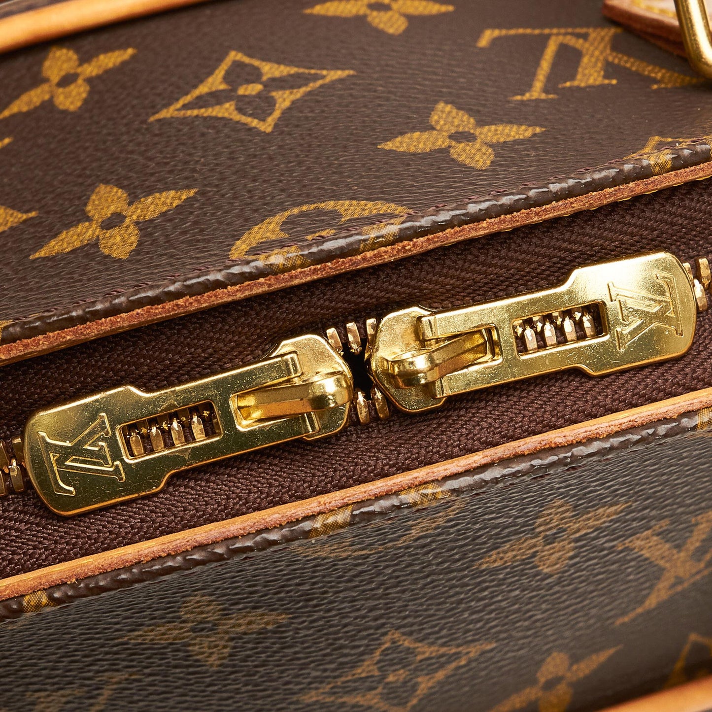 Louis Vuitton Monogram Ellipse PM (SHG-iuS9oO)