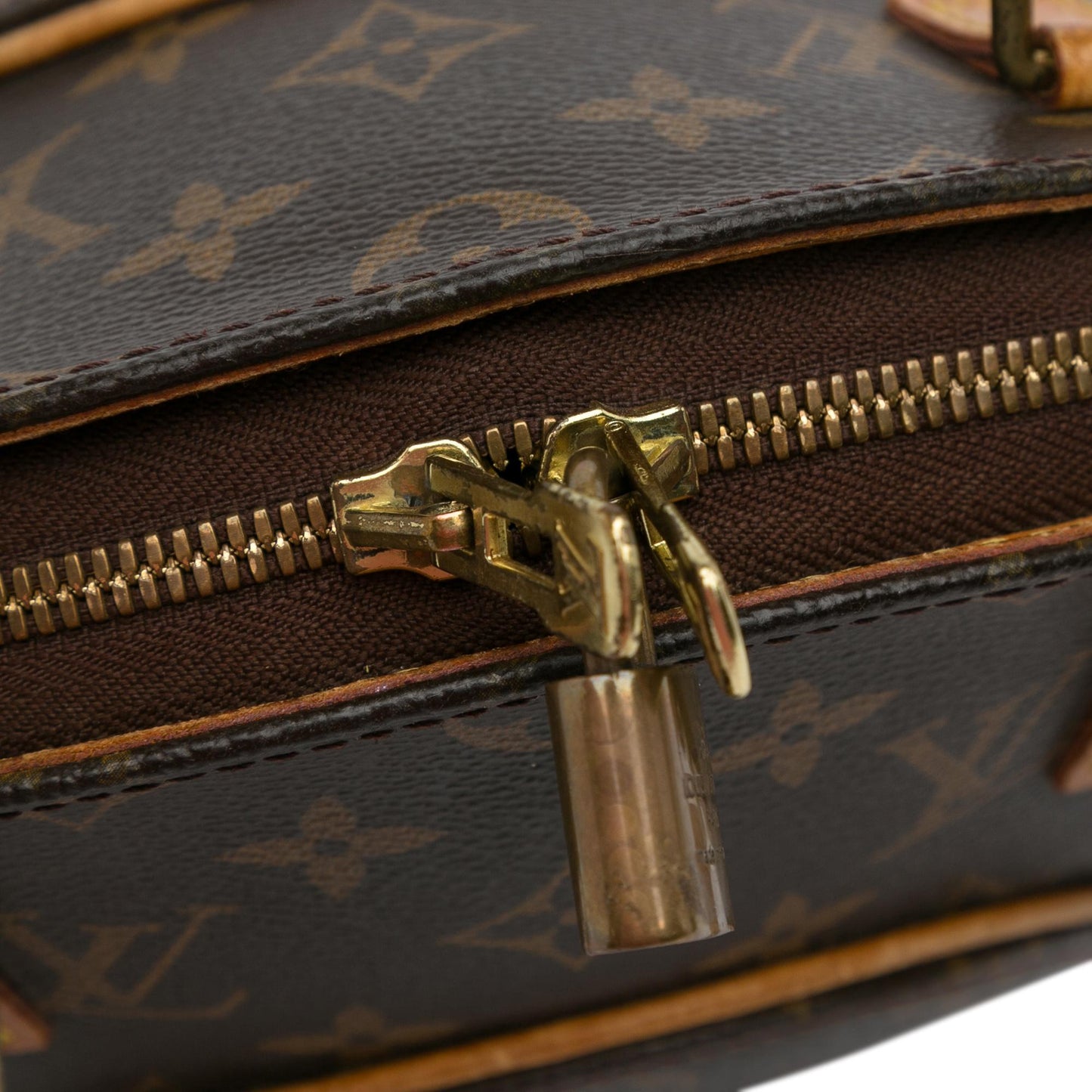 Louis Vuitton Monogram Ellipse PM (SHG-RPOvLD)